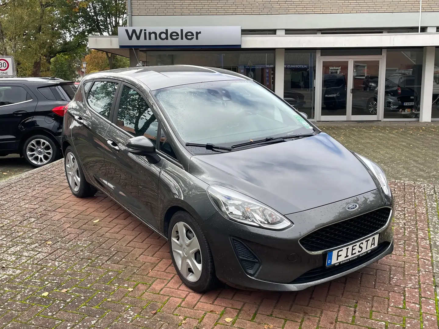 Ford Fiesta Cool & Connect Grau - 1