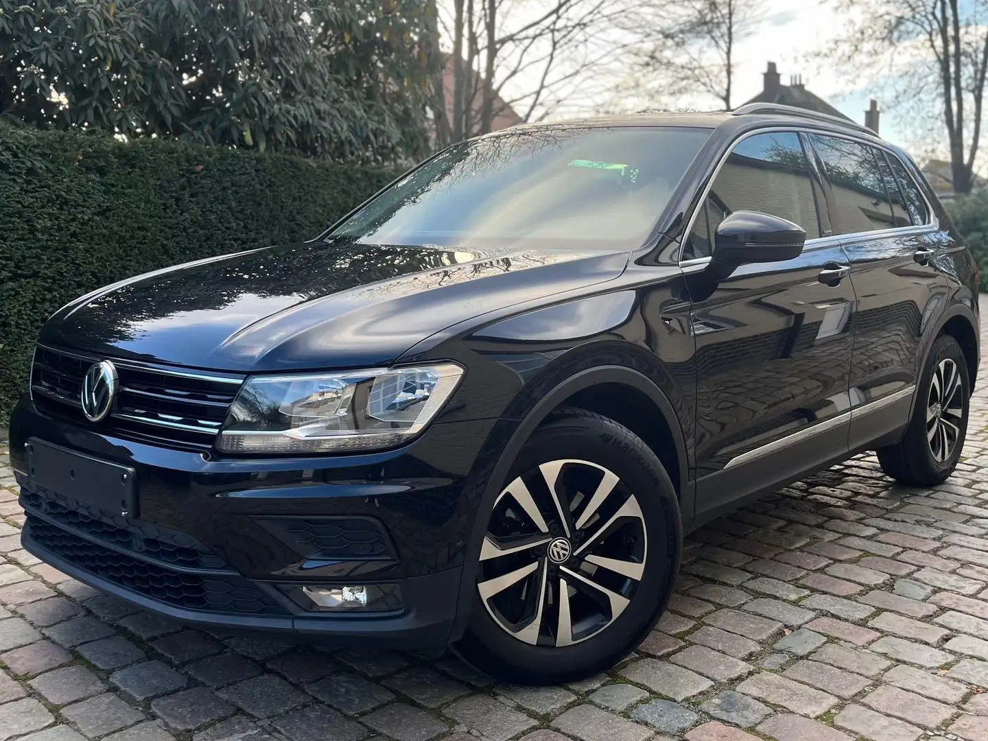 Volkswagen Tiguan 1.5 TSI ACT IQ.Drive DSG ### 73000 km ### Zwart - 1