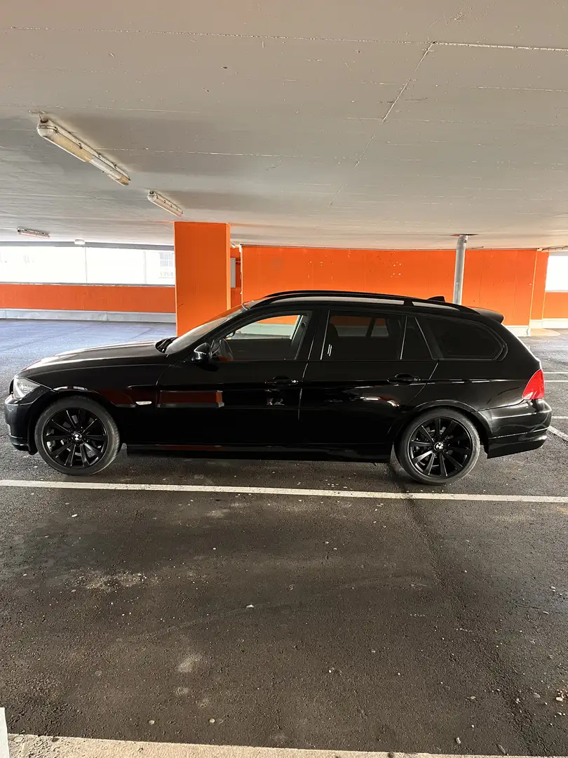 BMW 318 318d Advantage Touring Schwarz - 2