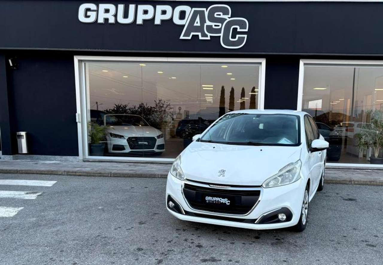 Peugeot 208 1.6 DIESEL 75 CV ADATTA NEOPATENTATI