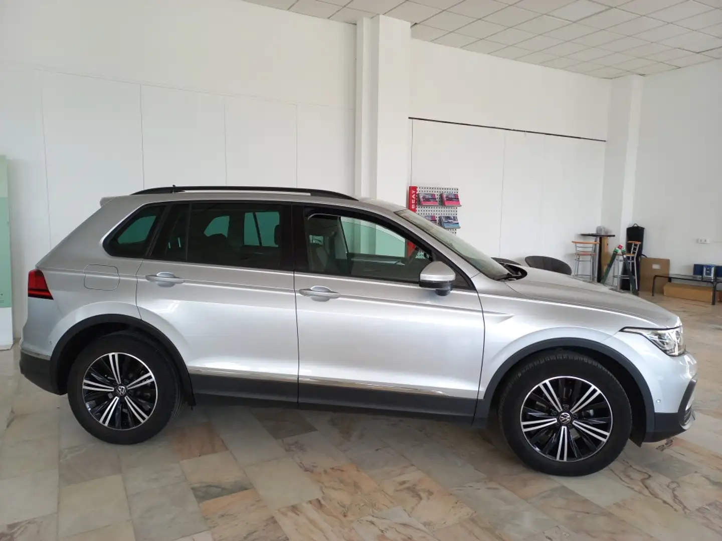 Volkswagen Tiguan 2.0TDI Life DSG 110kW Gris - 2
