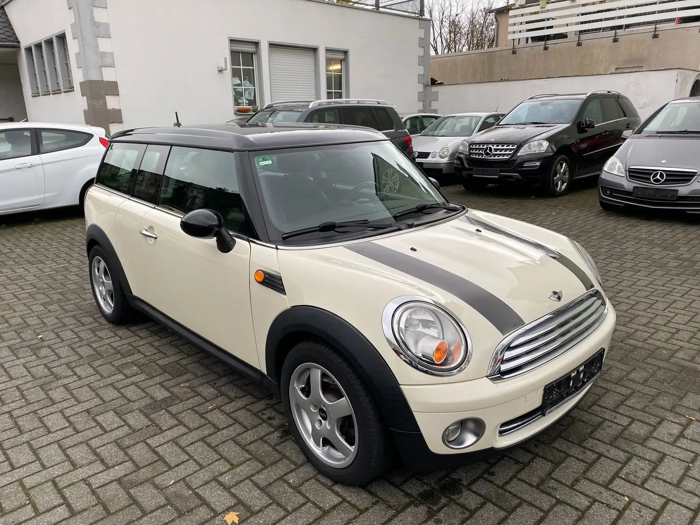 MINI Cooper Clubman Teilleder-Sitze, Klima. Parktronik, Alu, Bordcompu Weiß - 2