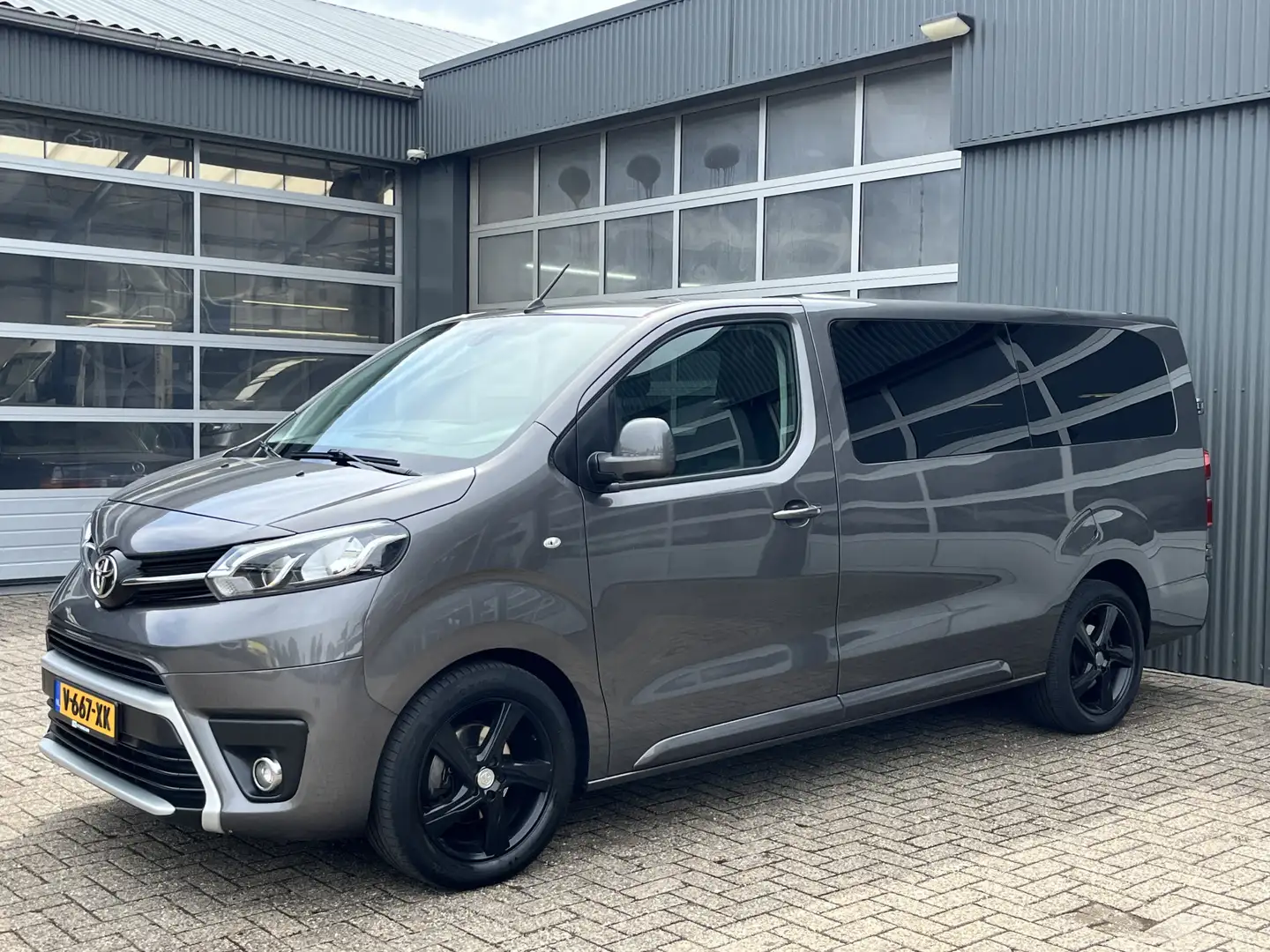 Toyota Proace Long Worker 2.0 D-4D Professional Long DC Airco Cr Grijs - 2