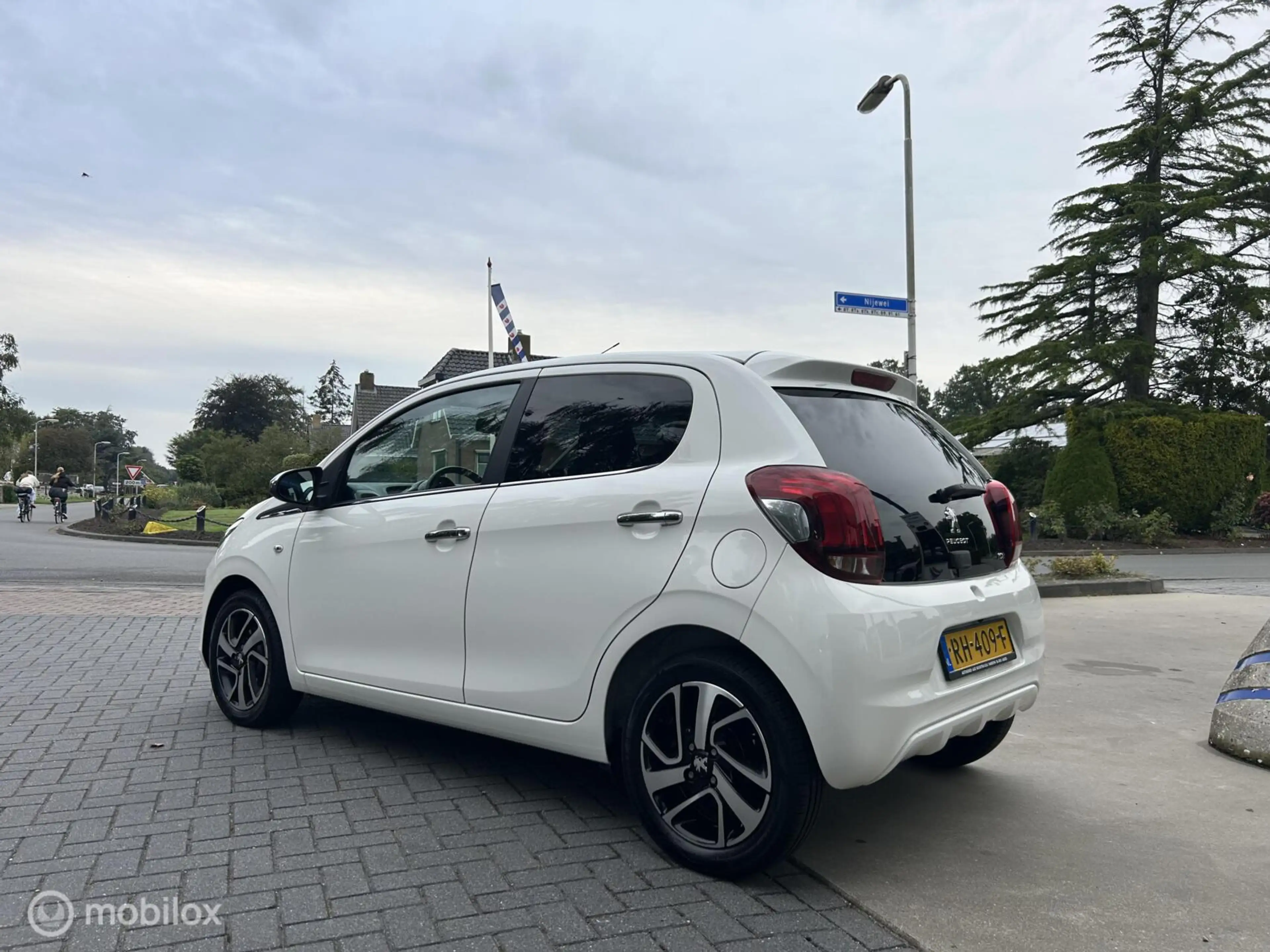 Peugeot 108 1.0 e-VTi Allure climate control — photo 8