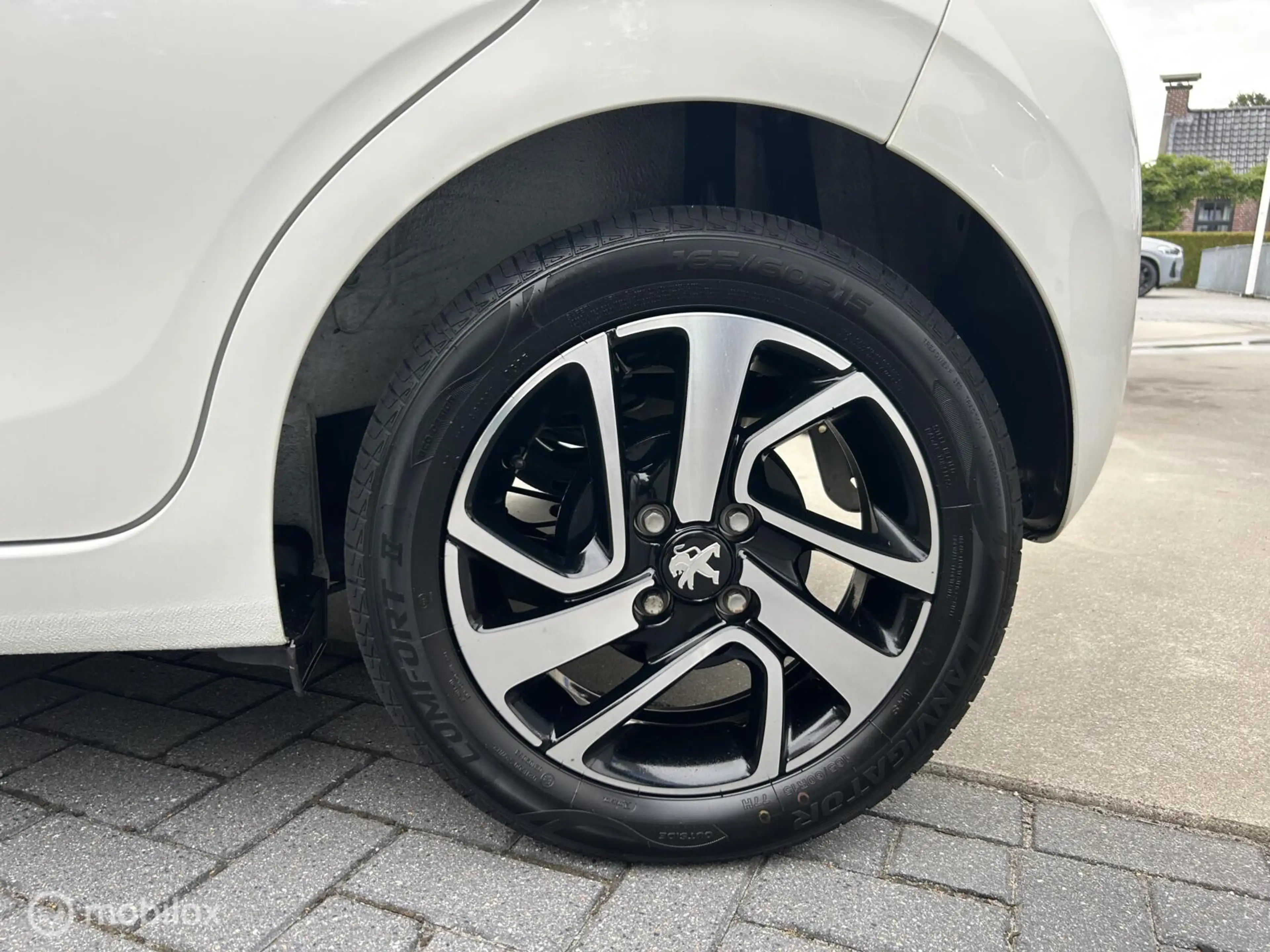 Peugeot 108 1.0 e-VTi Allure climate control — photo 6