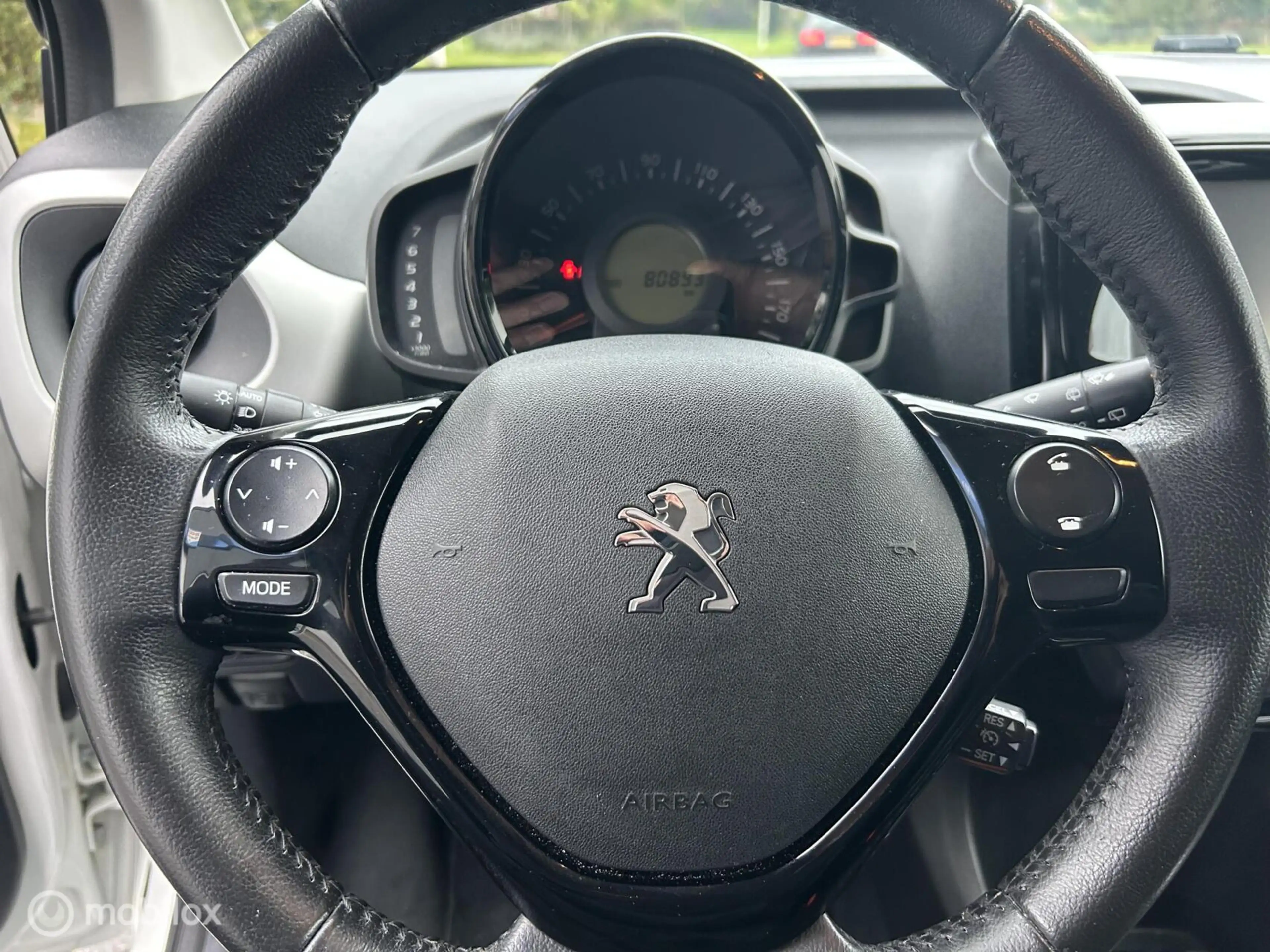 Peugeot 108 1.0 e-VTi Allure climate control — photo 10