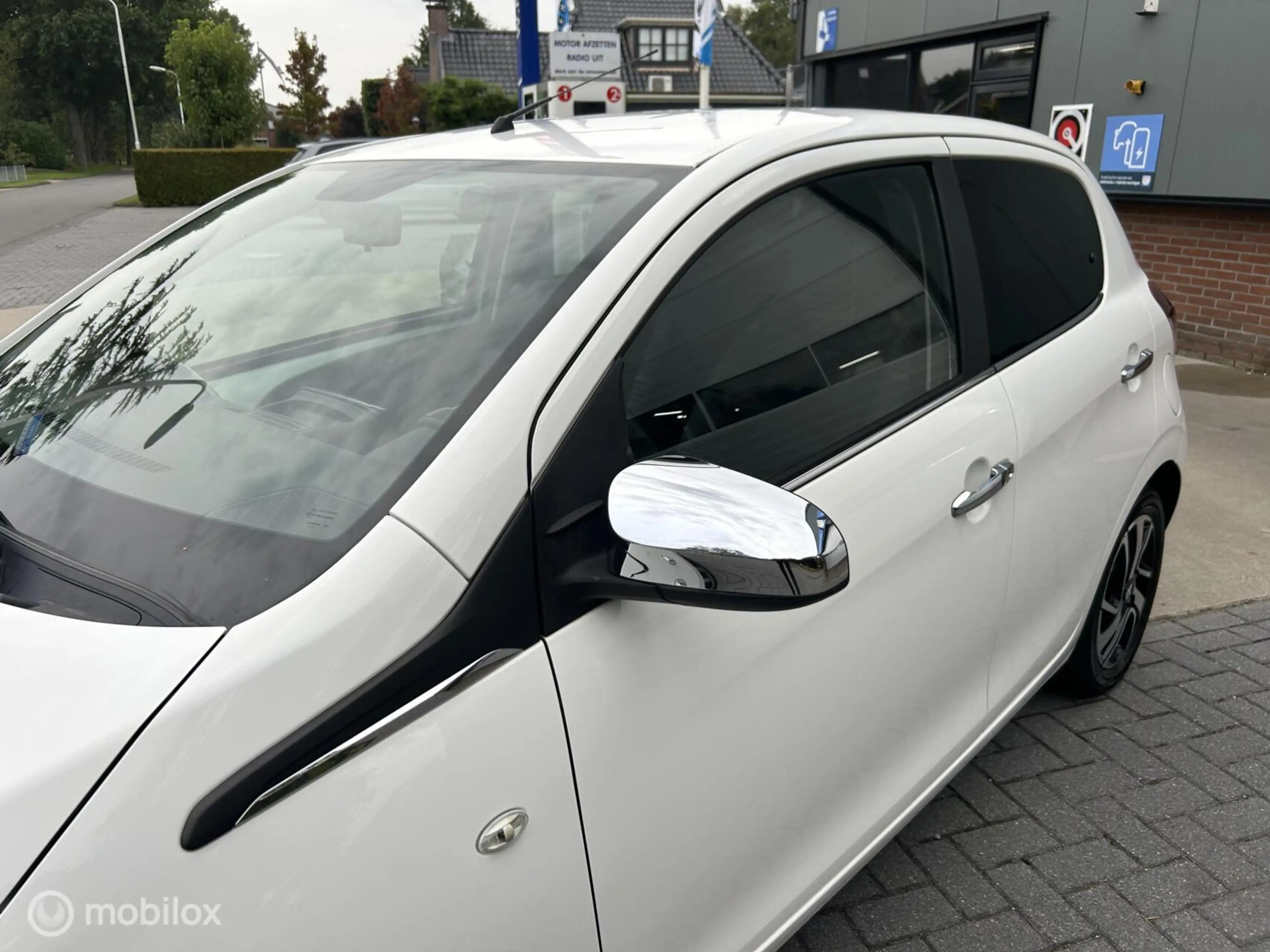 Peugeot 108 1.0 e-VTi Allure climate control — photo 9
