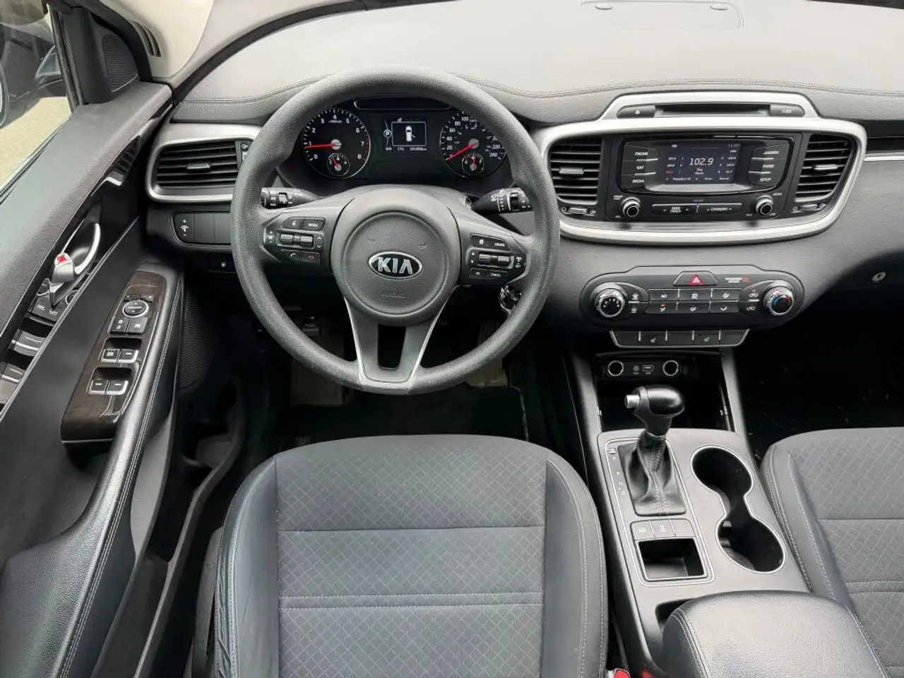 Kia Sorento снимка Kia Sorento