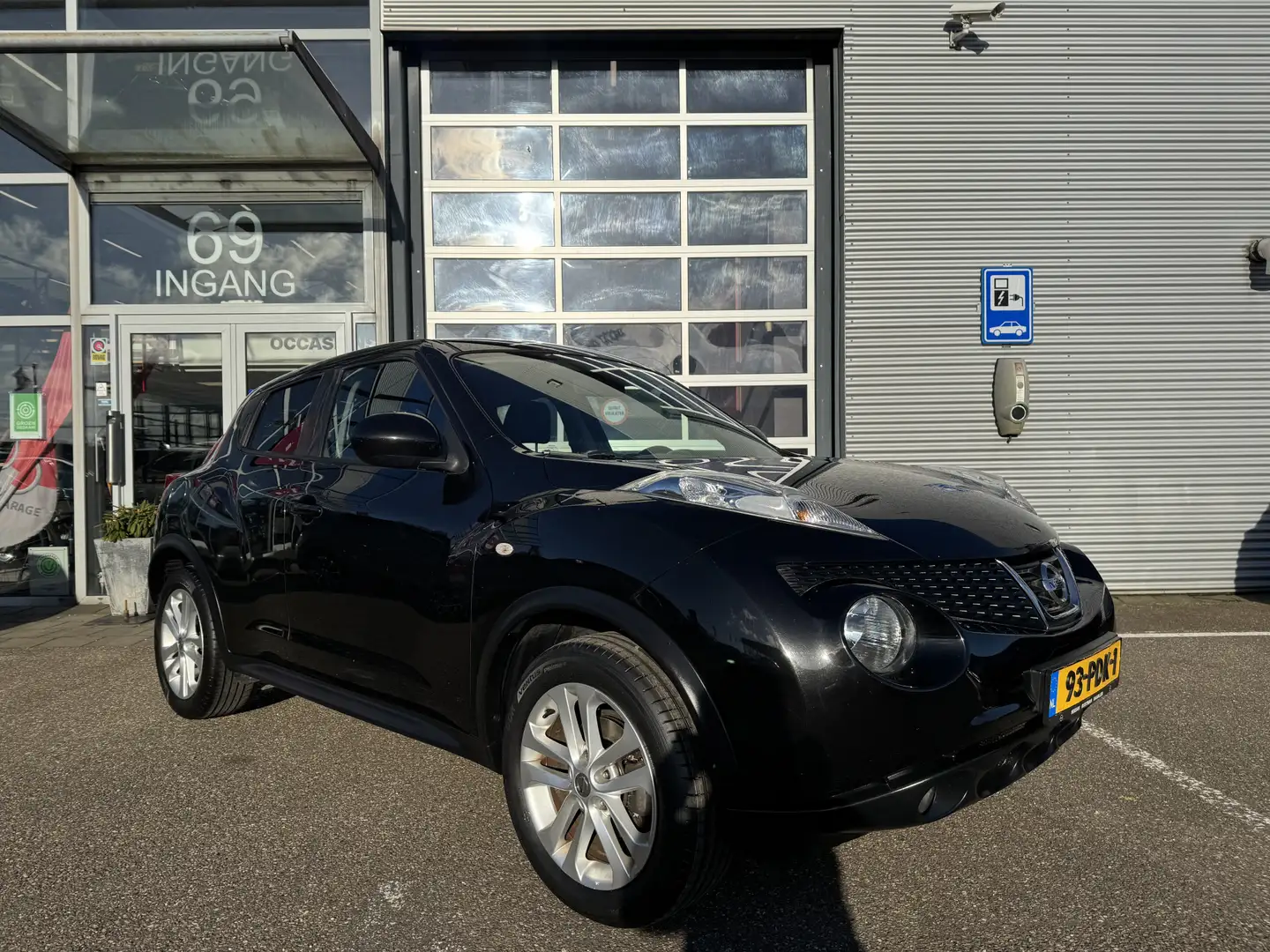 Nissan Juke 1.6 Acenta connect sport pack Zwart - 2