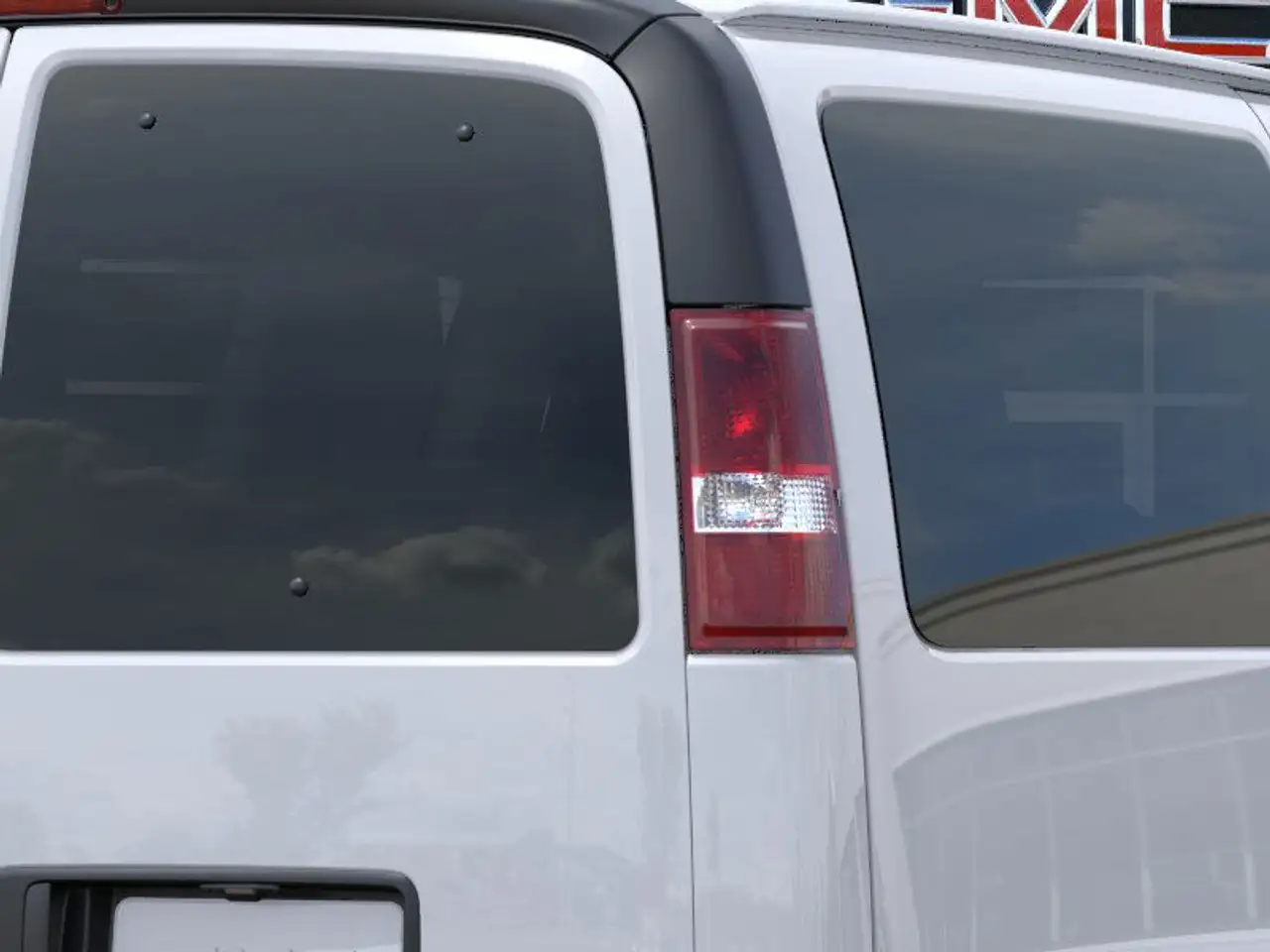 GMC Savana снимка GMC Savana