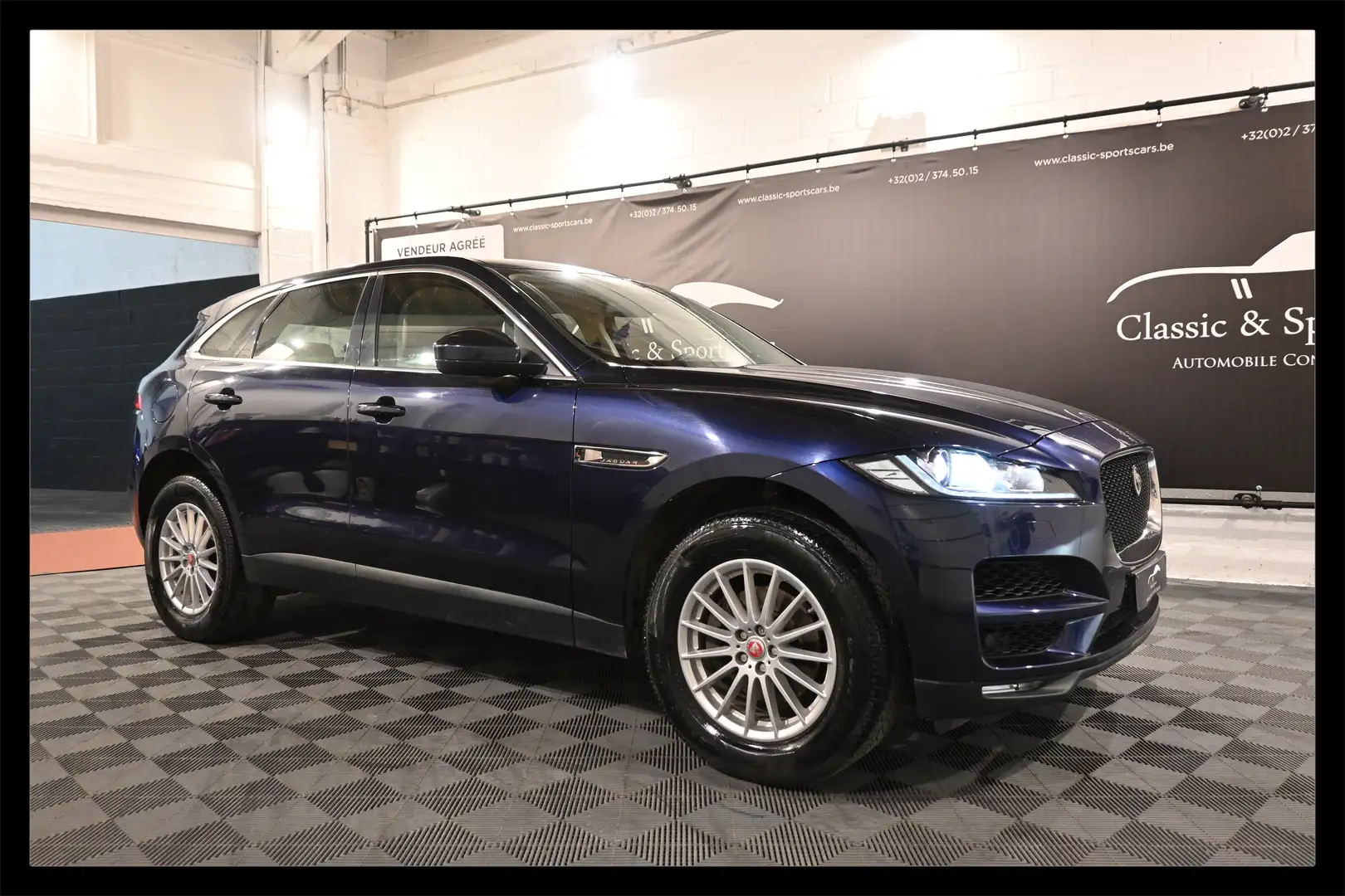 Jaguar F-Pace 2.0 T AWD Prestige / 1st Owner / Full Service JAG Bleu - 1