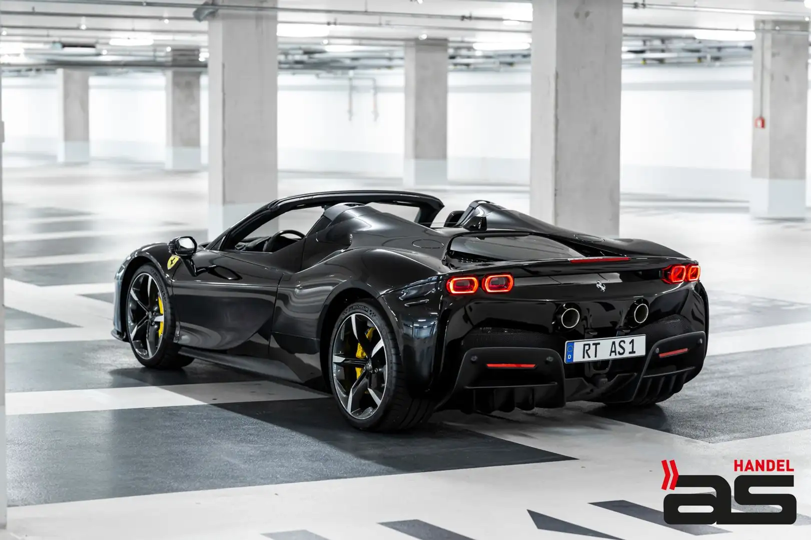 Ferrari SF90 Spider Carbon|Lift|JBL|AFS|RacingSeats|20" Schwarz - 1