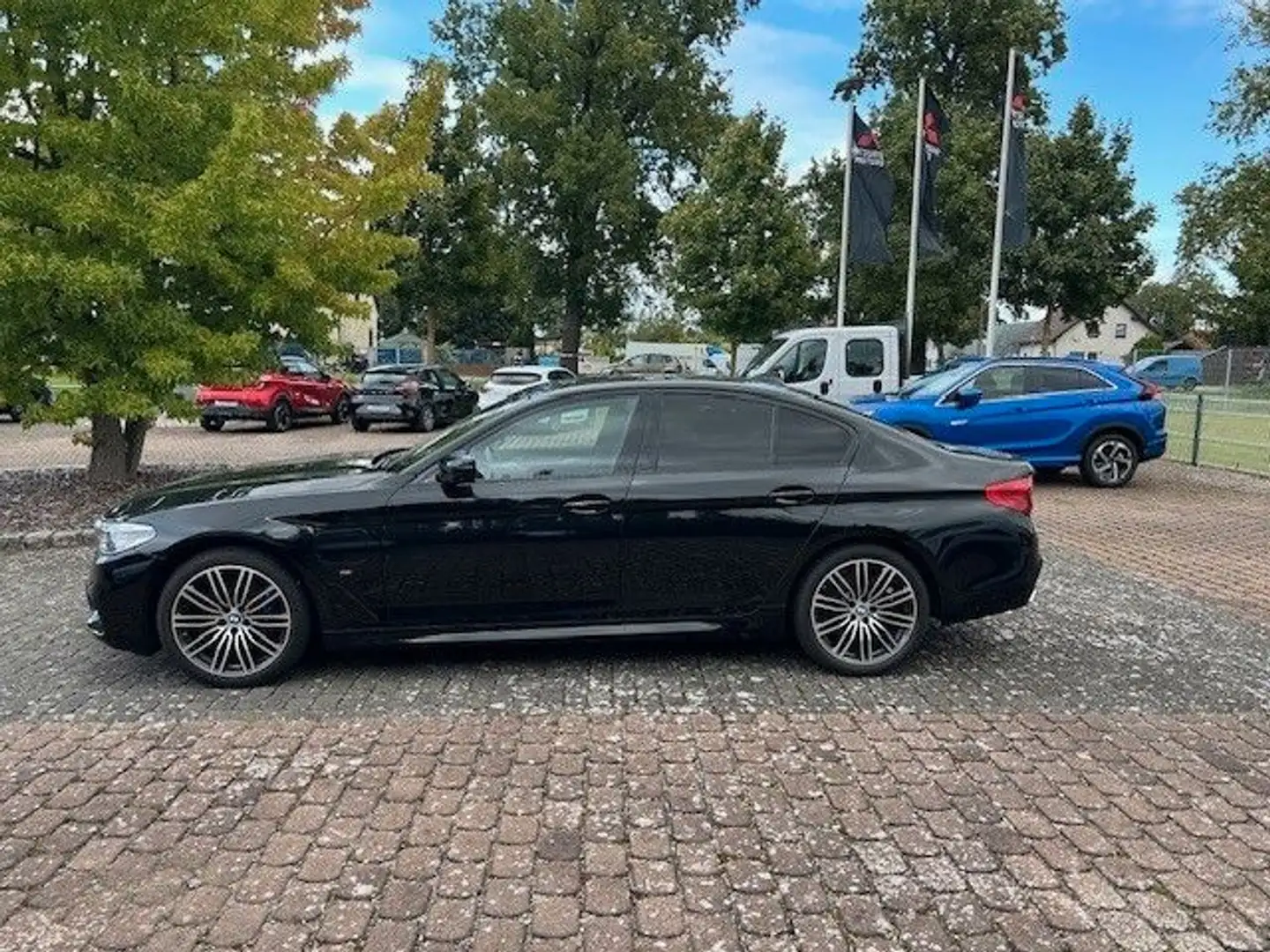 BMW 530 Baureihe 5 Lim. 530 e xDrive M Sport Schwarz - 1