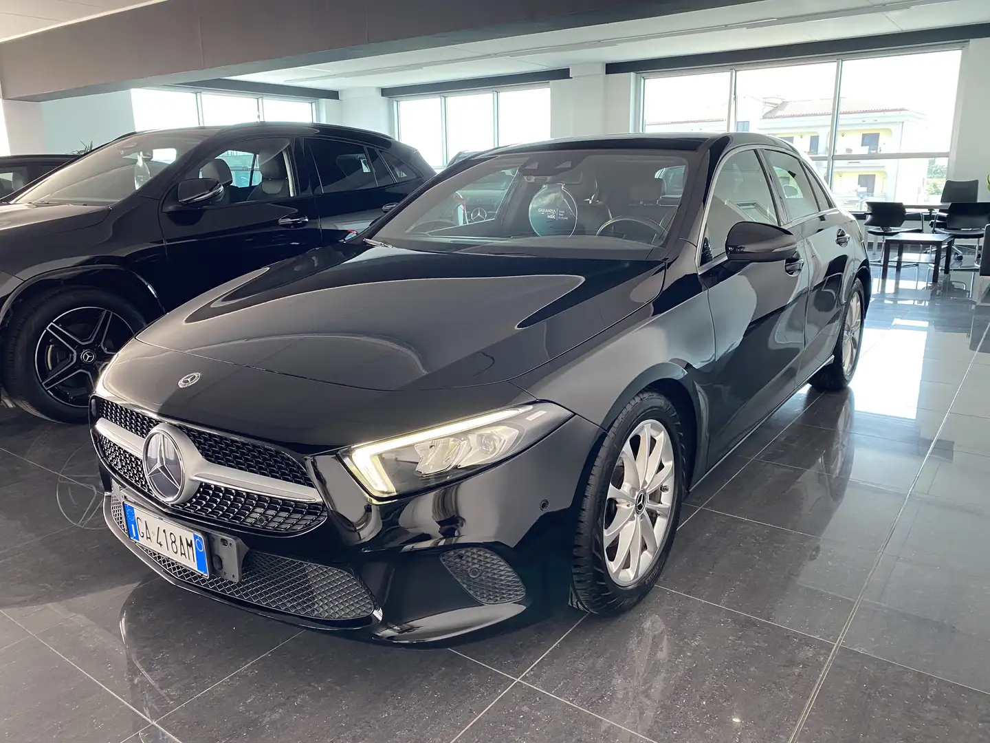 Mercedes-Benz A 180 d Sport Extra TETTO/CARPLAY/WIRELESS/PLANCIA DIGIT Nero - 2