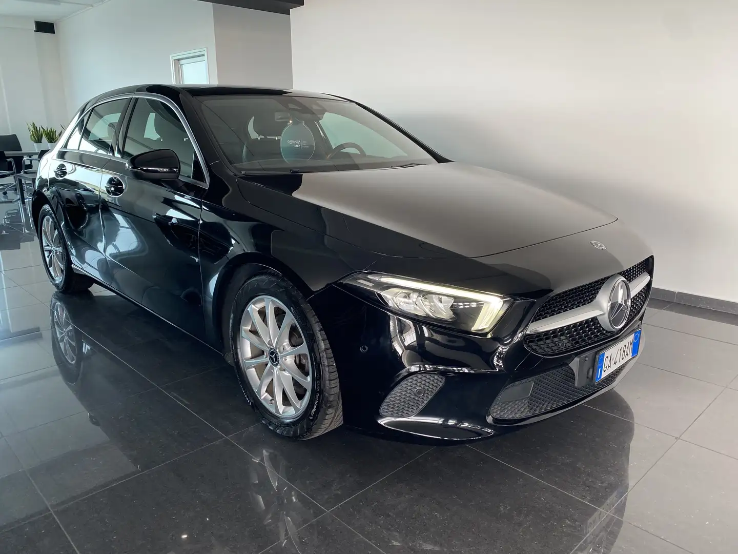 Mercedes-Benz A 180 d Sport Extra TETTO/CARPLAY/WIRELESS/PLANCIA DIGIT Nero - 1