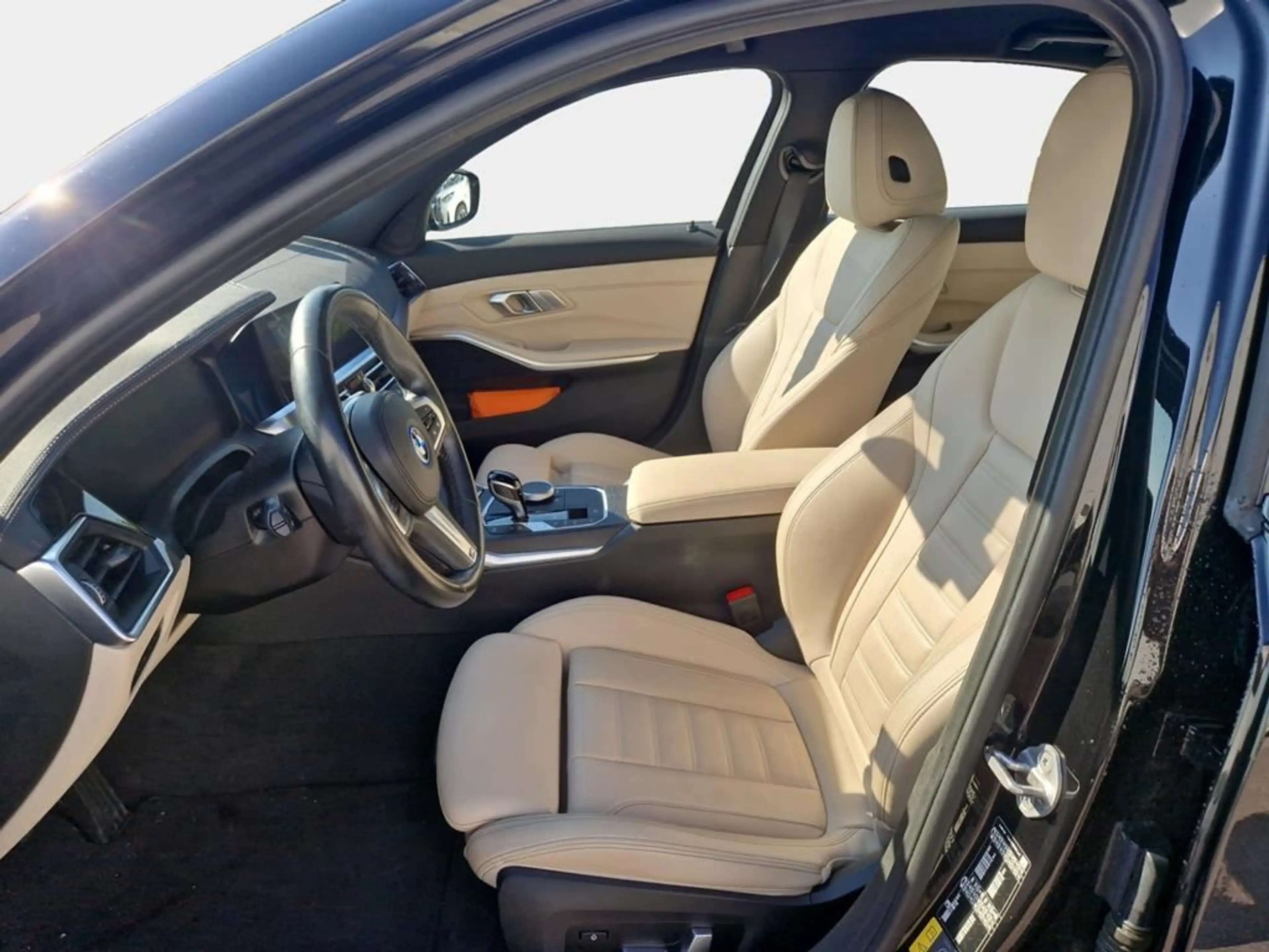 BMW 330 Luxury Line — photo 10