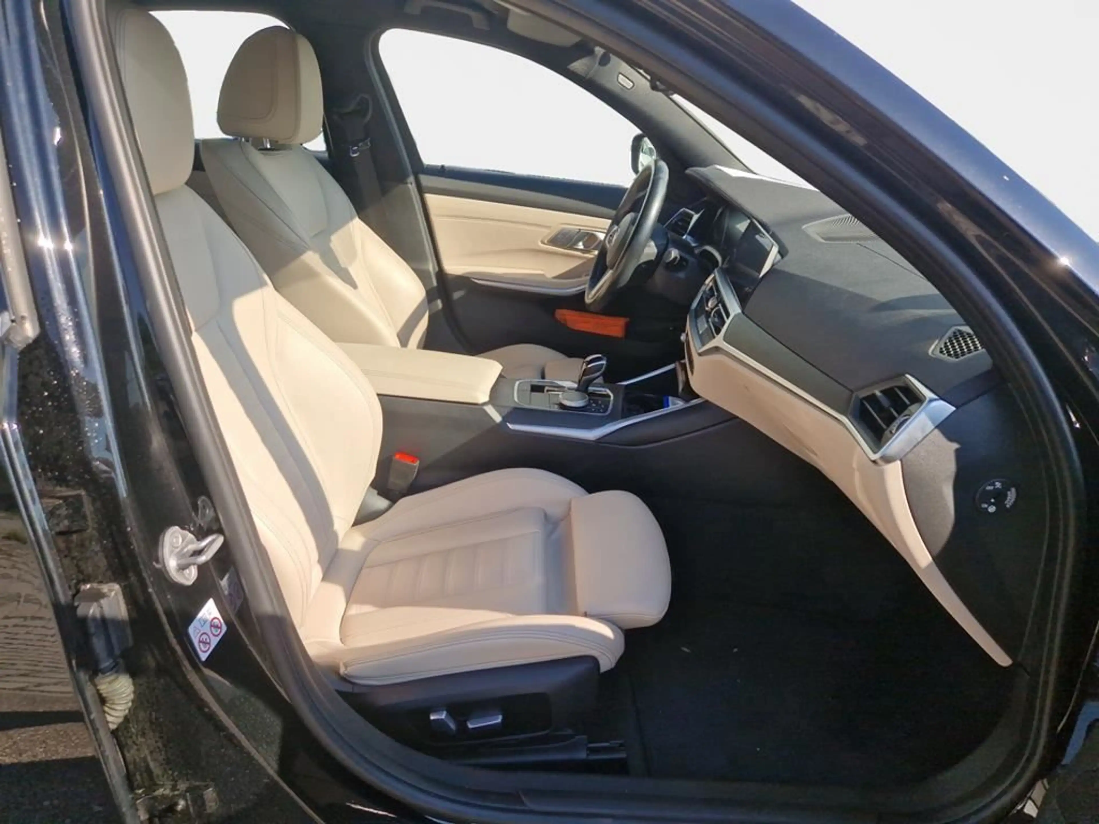 BMW 330 Luxury Line — photo 14