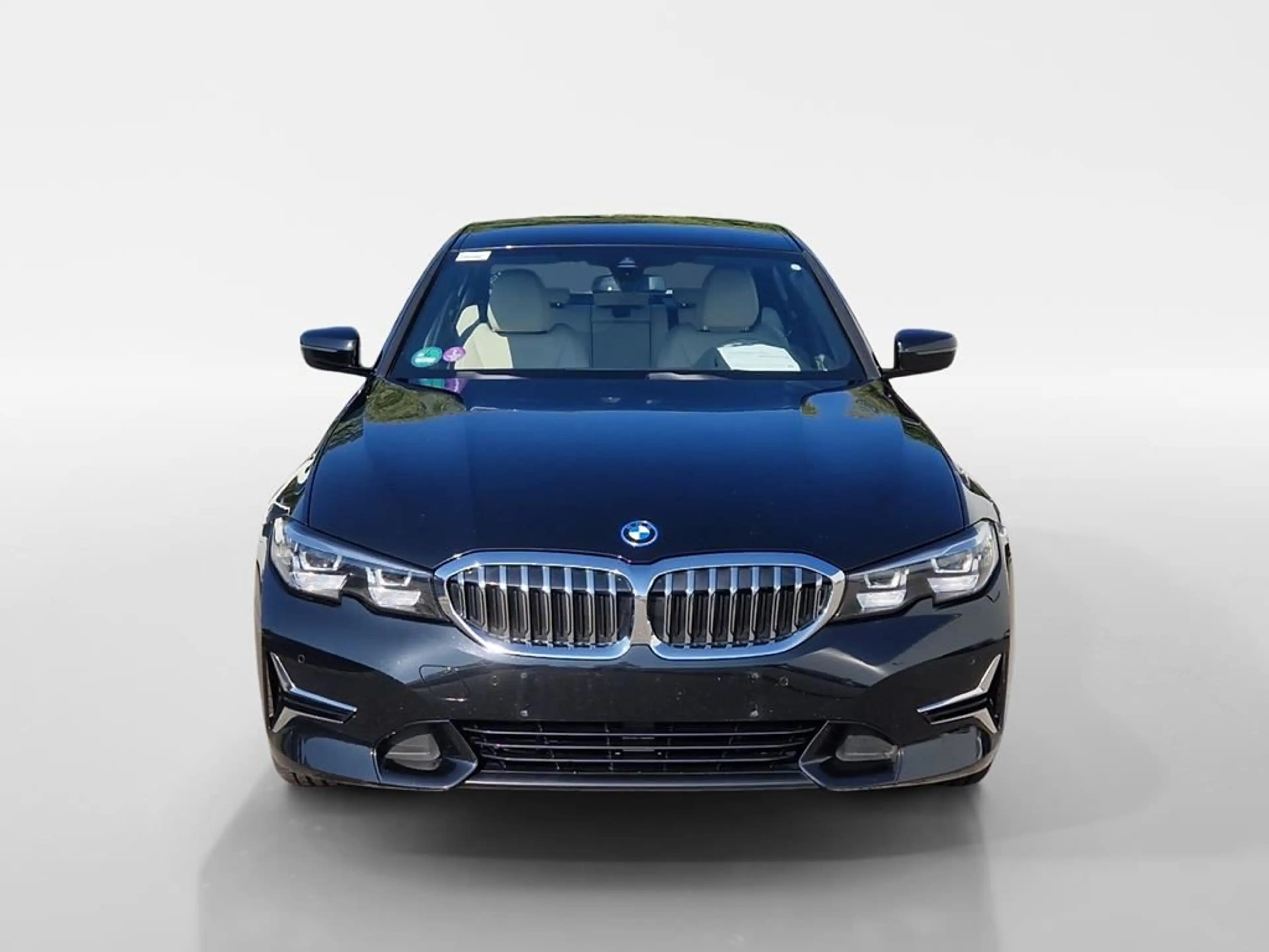 BMW 330 Luxury Line — photo 2