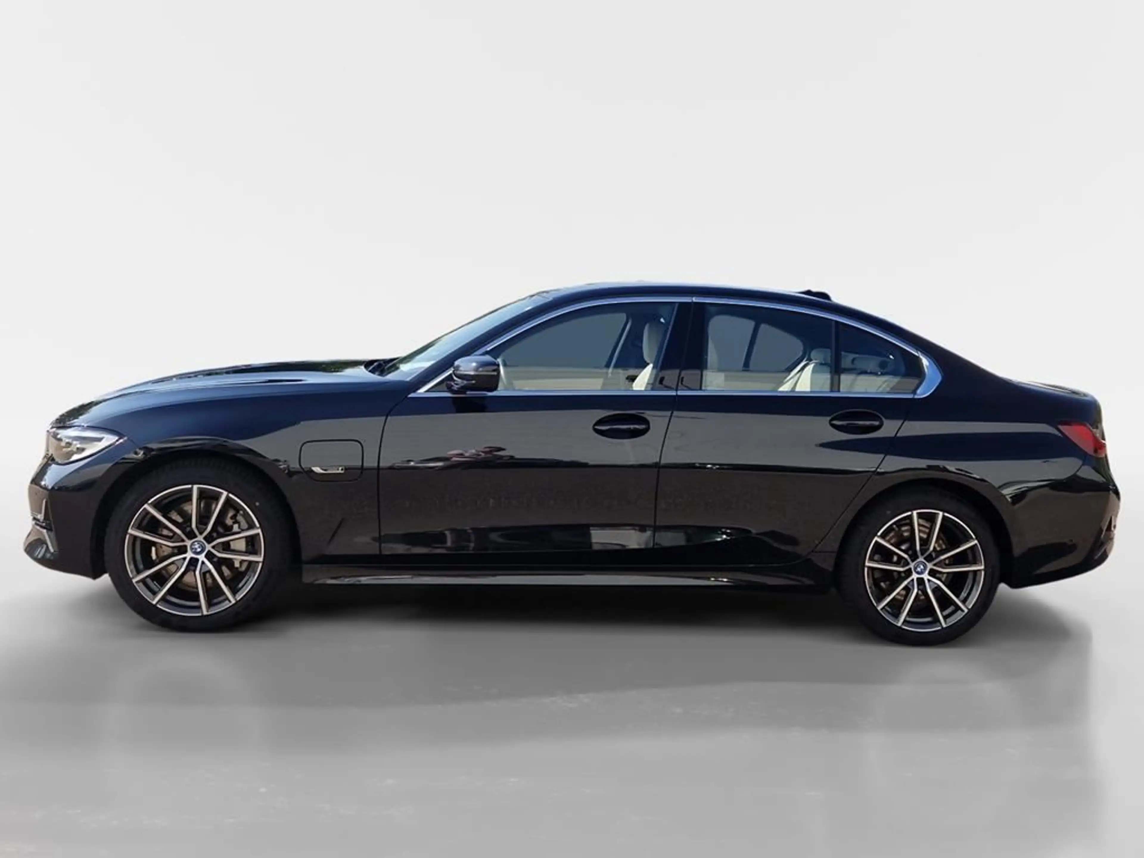 BMW 330 Luxury Line — photo 6