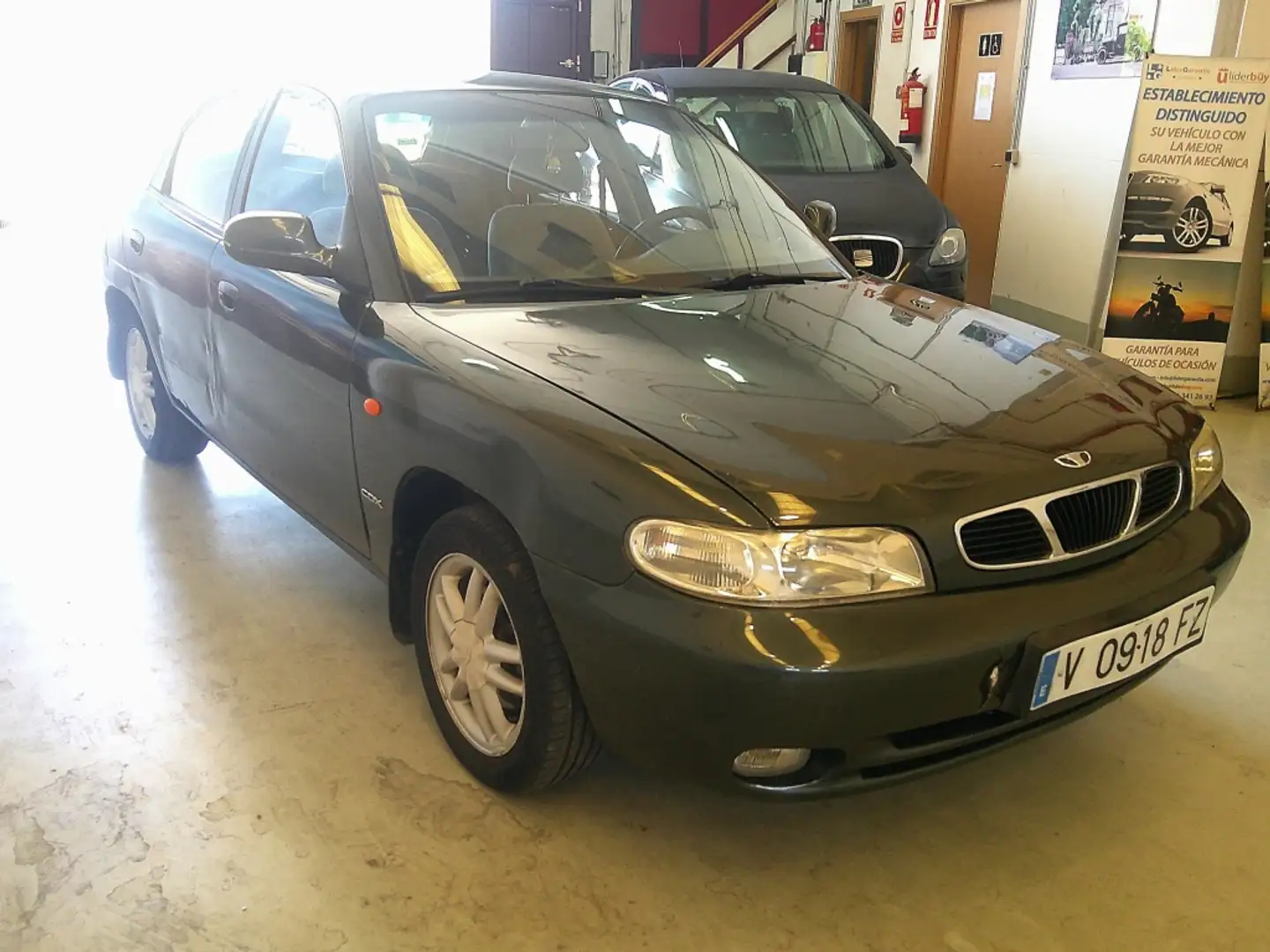 Daewoo Nubira 2.0 16v. CDX Gris - 2