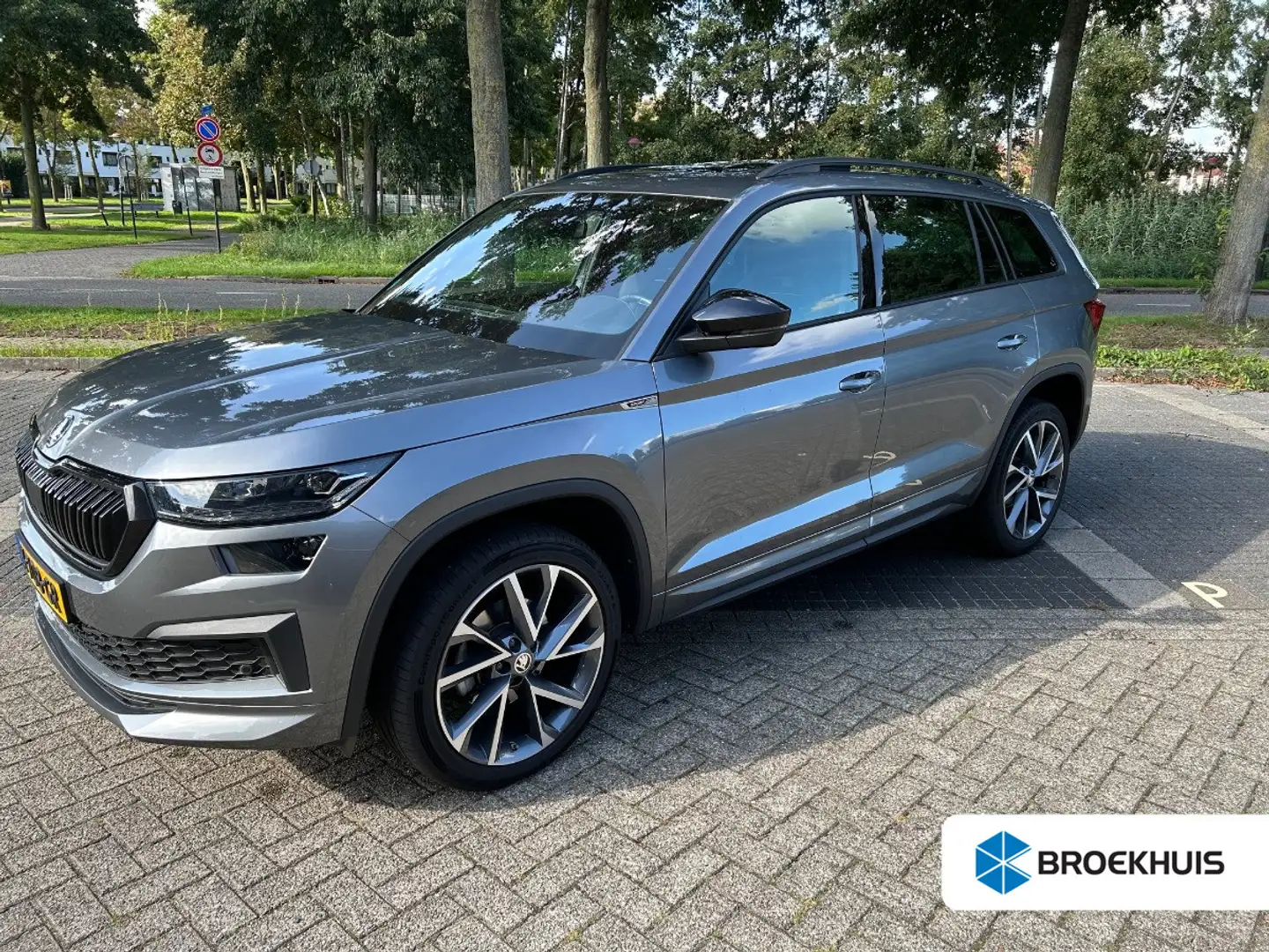 Skoda Kodiaq 1.5 TSI 150PK DSG-7 Sportline Tour Edition | PANOR Gris - 1
