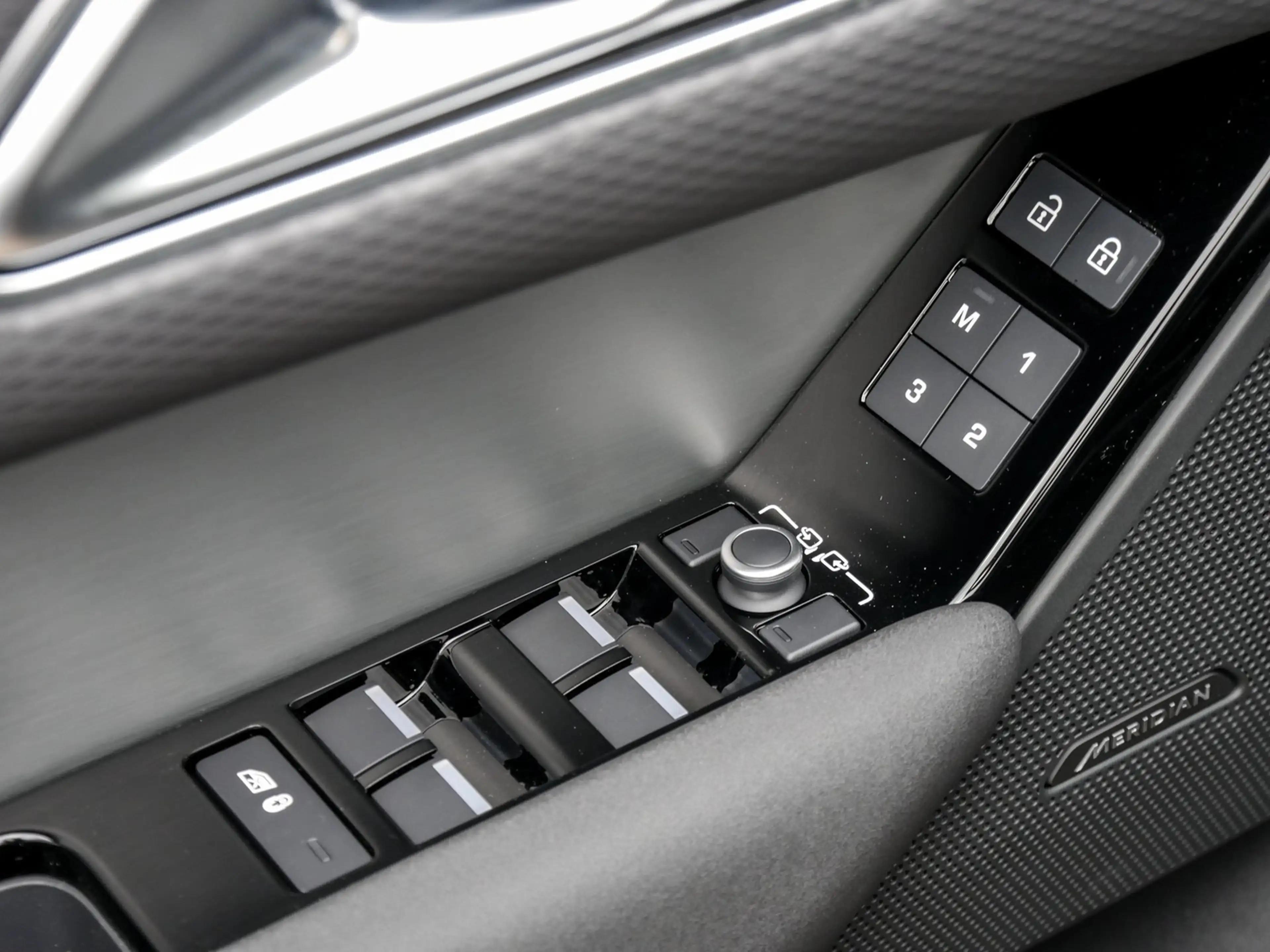Land Rover Range Rover Velar D300 R-Dynamic SE Black Pack - 22" - Pano - HUD... — photo 14