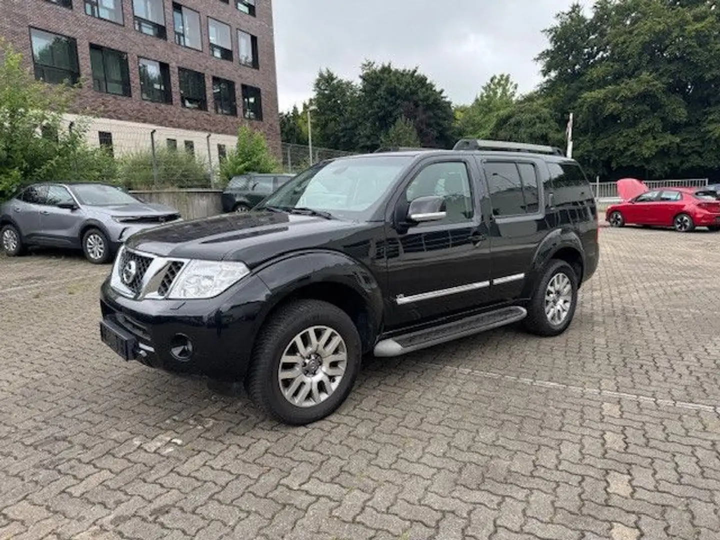 Nissan Pathfinder 3.0 dCi LE Negru - 1