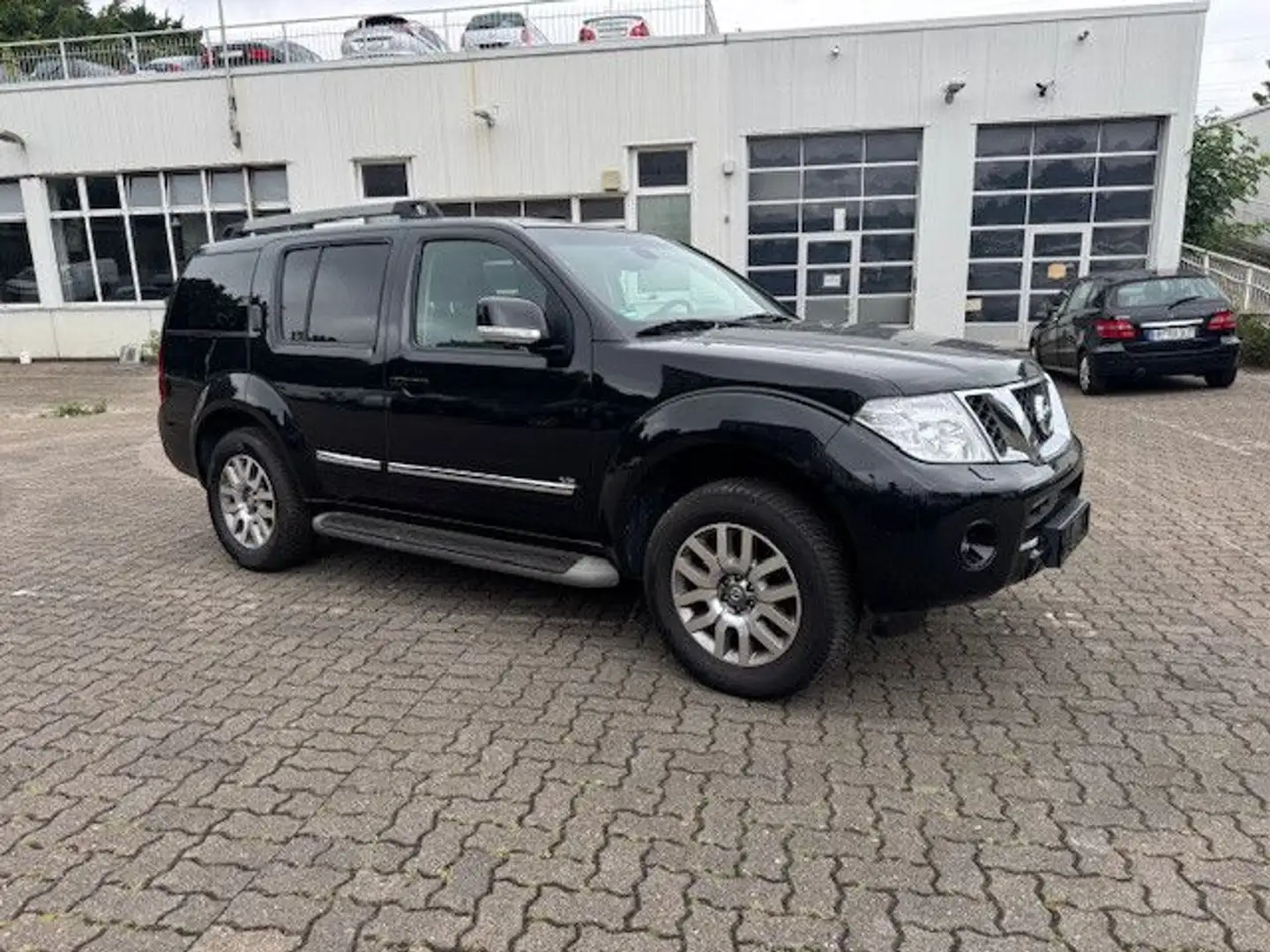 Nissan Pathfinder 3.0 dCi LE Negru - 2