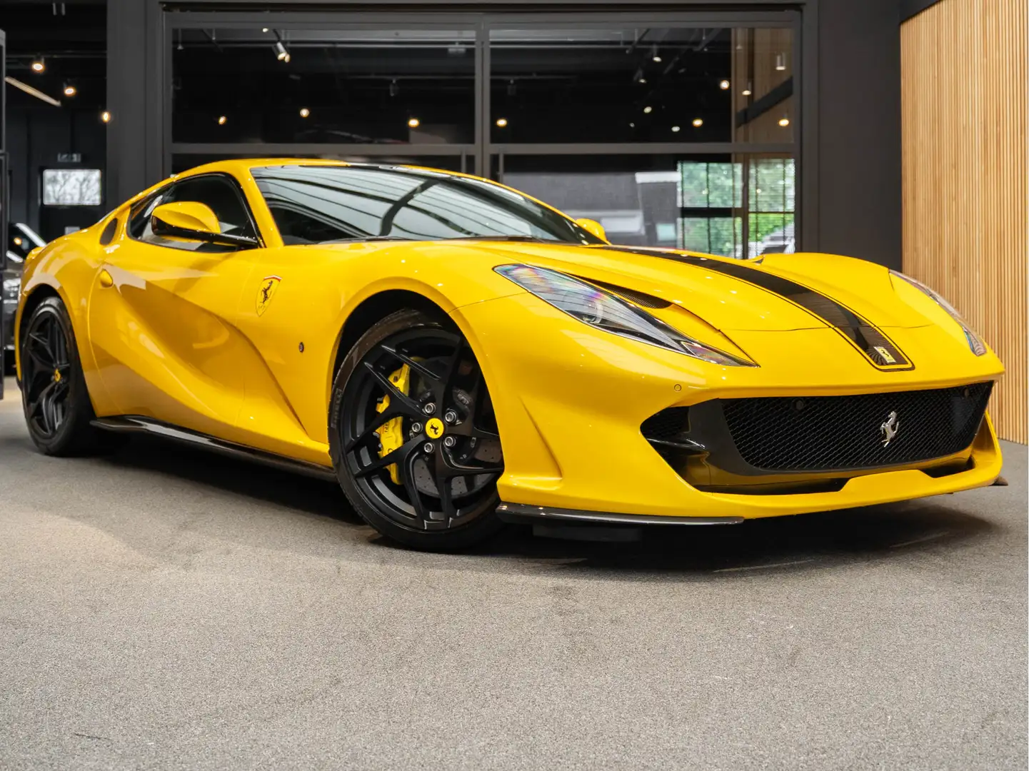 Ferrari 812 V12 Superfast HELE Atelier Full Carbon 6.5 V12 Sup Jaune - 1