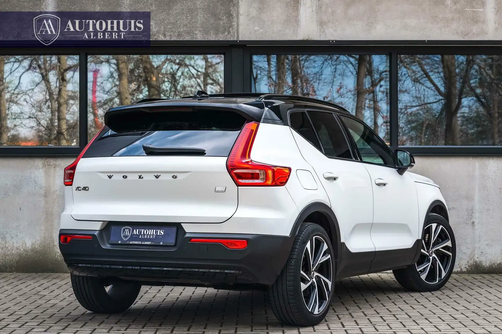 Volvo XC40 1.5 T5 Recharge R-Design H&K Pano ACC 360c 20'' Wit - 2