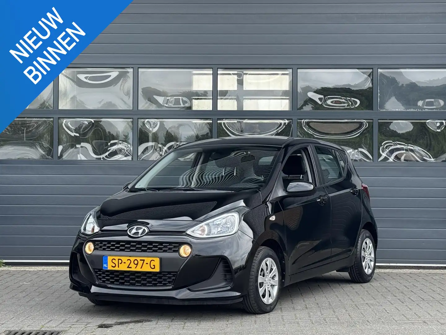 Hyundai i10 1.0I COMFORT I CARPLAY I CRUISE CONTROL I NAVIGATI Чорний - 1