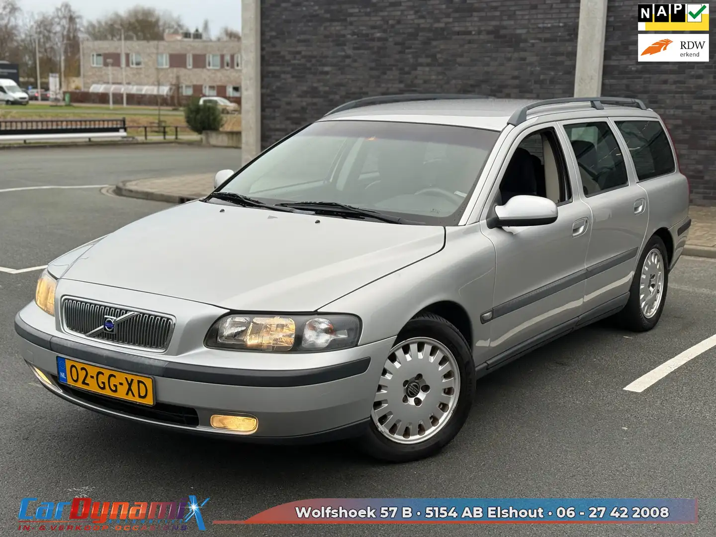 Volvo V70 2.4 Comfort Line | Distr. vv | 2e Eig. | Airco | D Gris - 1