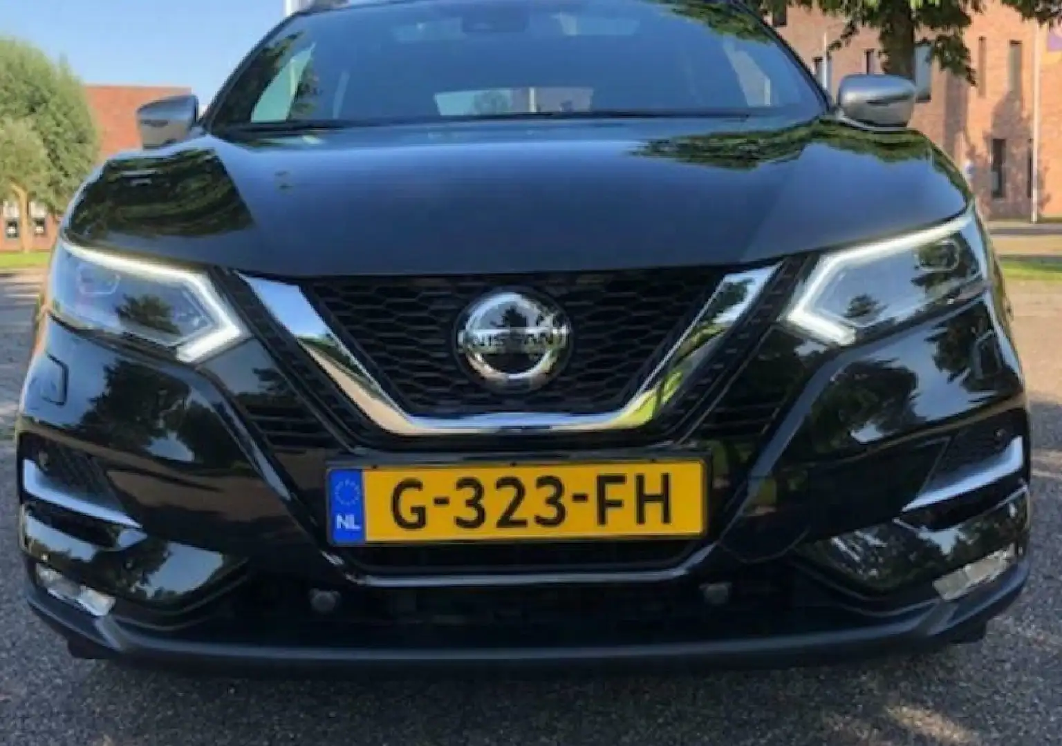 Nissan Qashqai Qashqai 1.3 DIG-T 160 DCT N-Connecta Zwart - 2