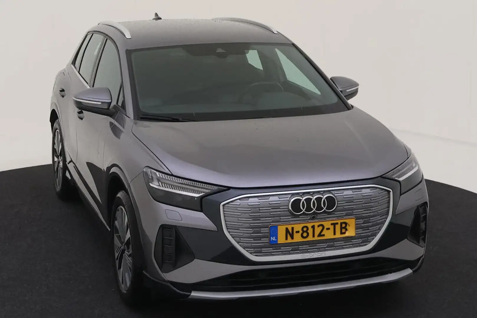 Audi Q4 e-tron 35 LAUNCH EDITION ADVANCED 55 kWh SPORT/PDC/NAVI Gris - 2