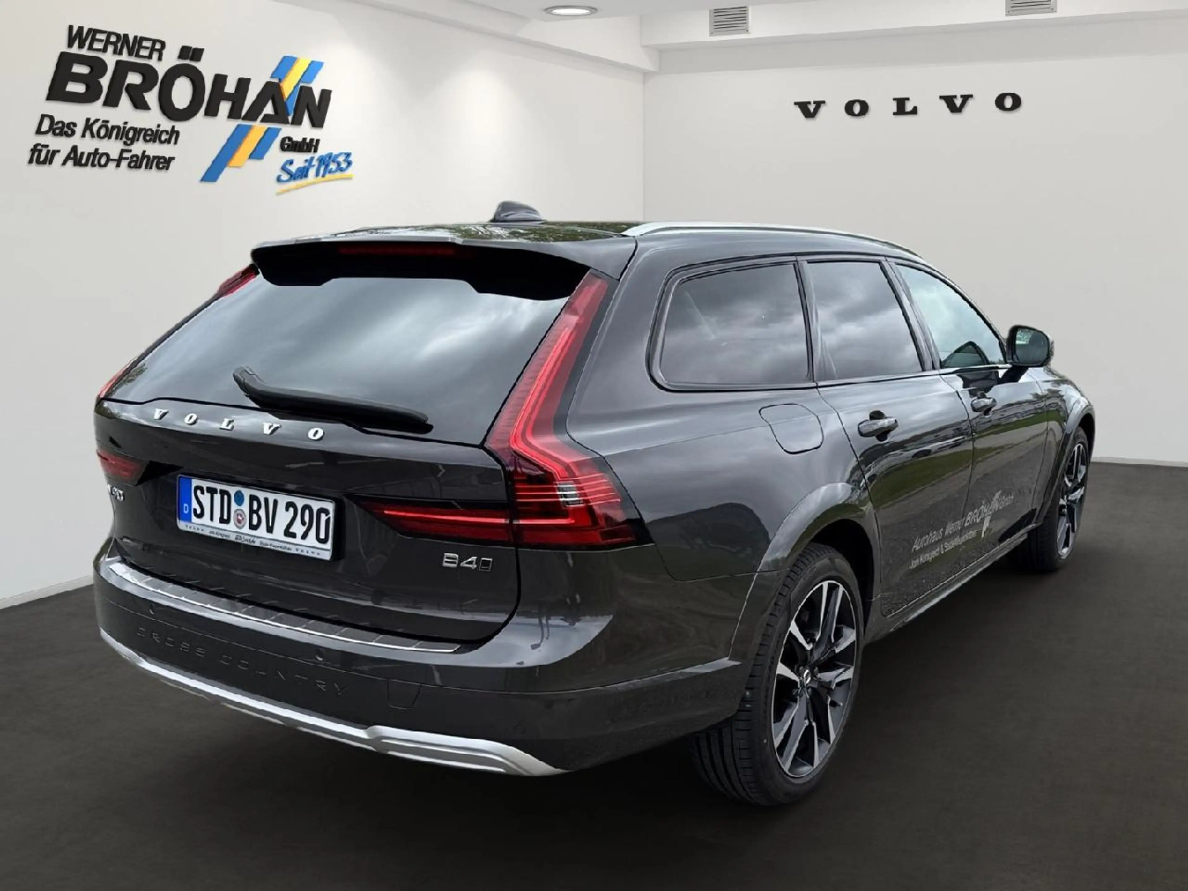 Volvo V90 Cross Country B4 Diesel AWD Ultimate — photo 3