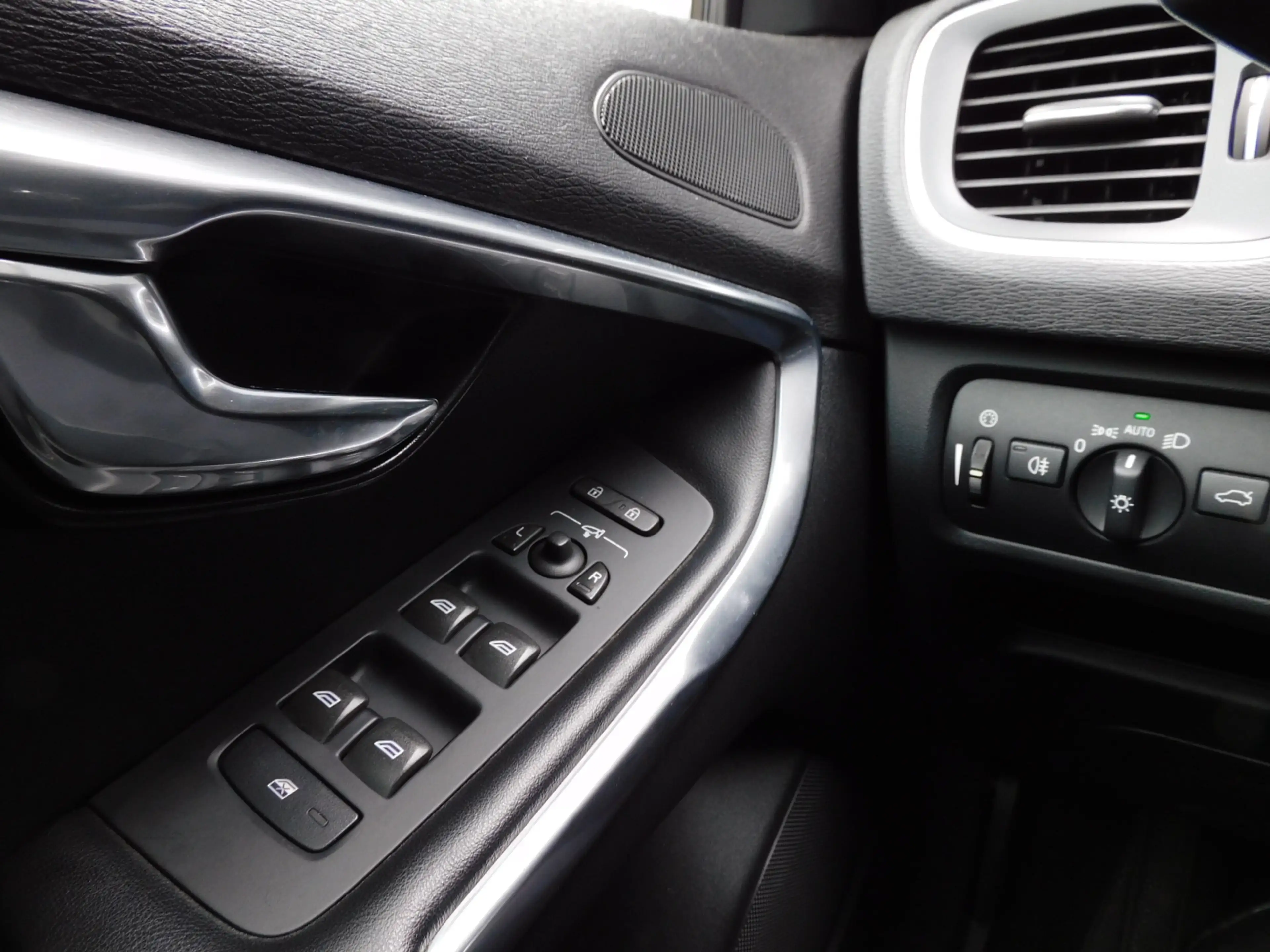Volvo V40 1.6 T4 R-Design TOPSTAAT! PERFECT ONDERHOUDEN! NAV — photo 11