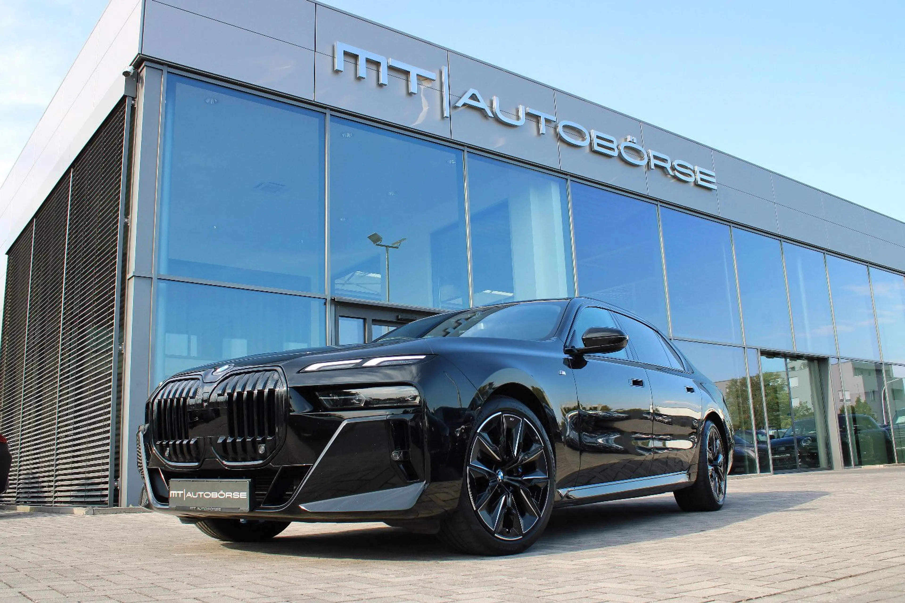 BMW 740 D XD *M SPORT PRO* THEATRE/B&W/SKY-LOUNGE/21"