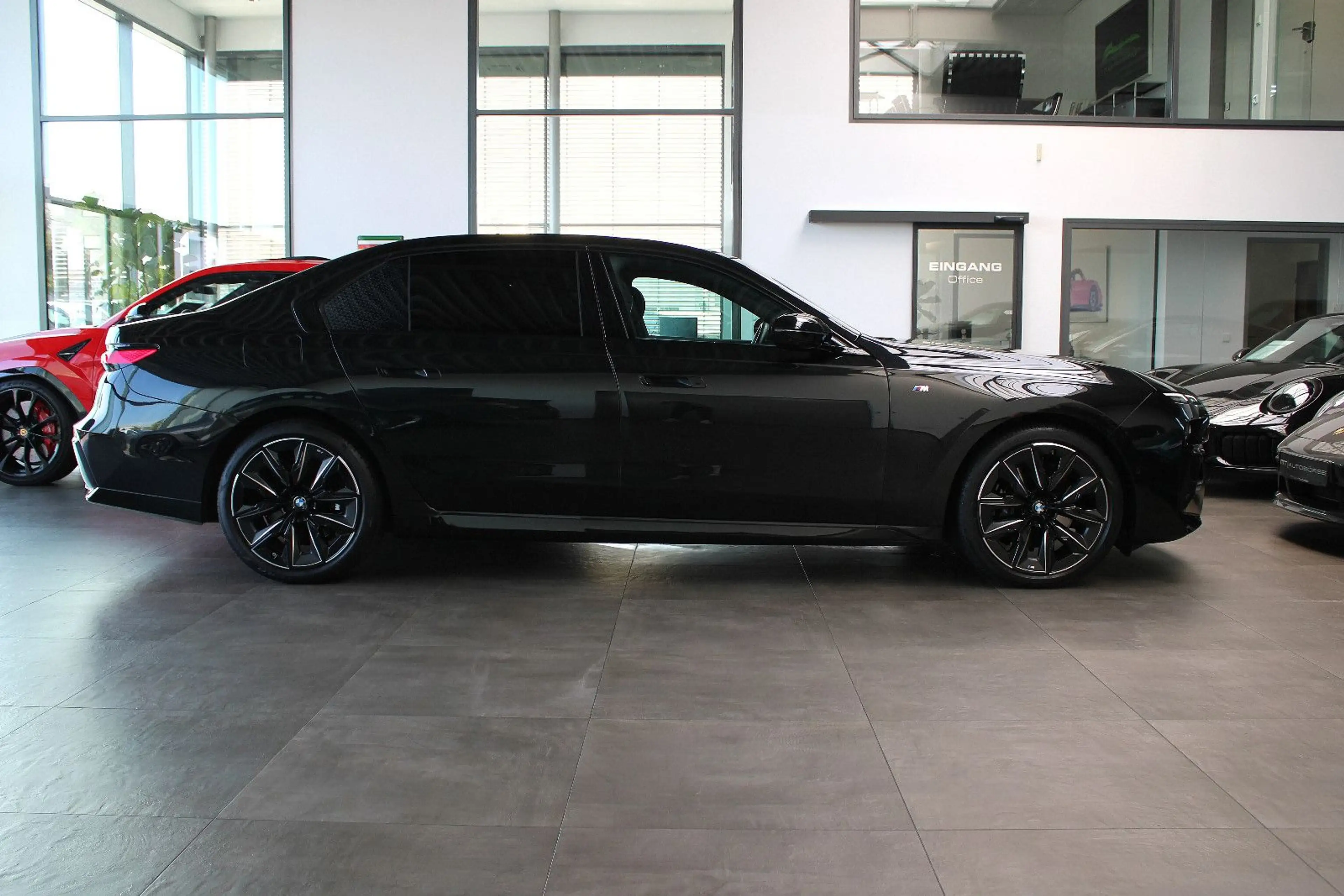 BMW 740 D XD *M SPORT PRO* THEATRE/B&W/SKY-LOUNGE/21" — photo 15