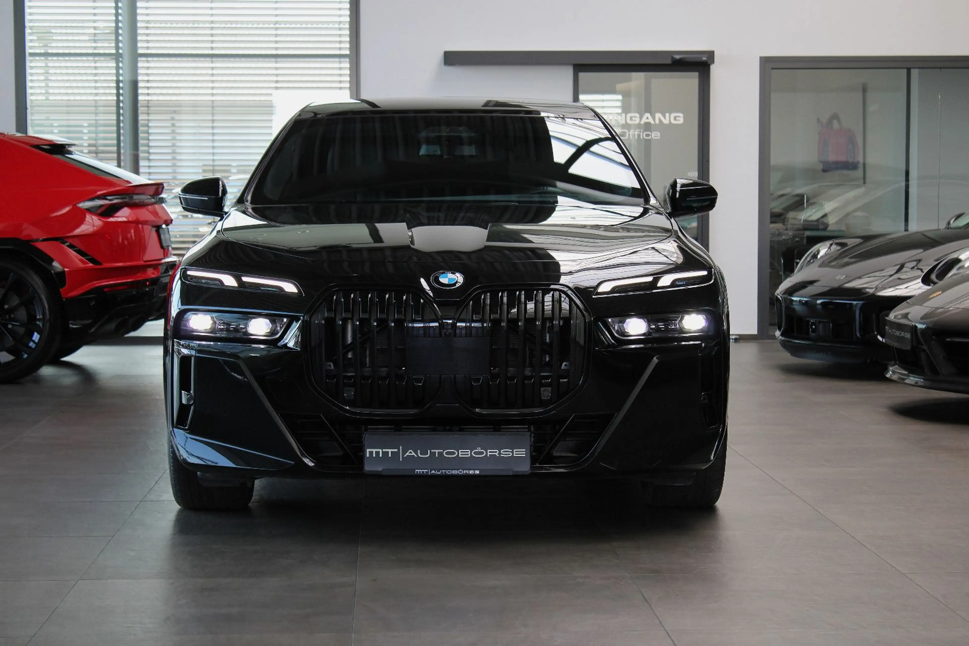 BMW 740 D XD *M SPORT PRO* THEATRE/B&W/SKY-LOUNGE/21" — photo 7