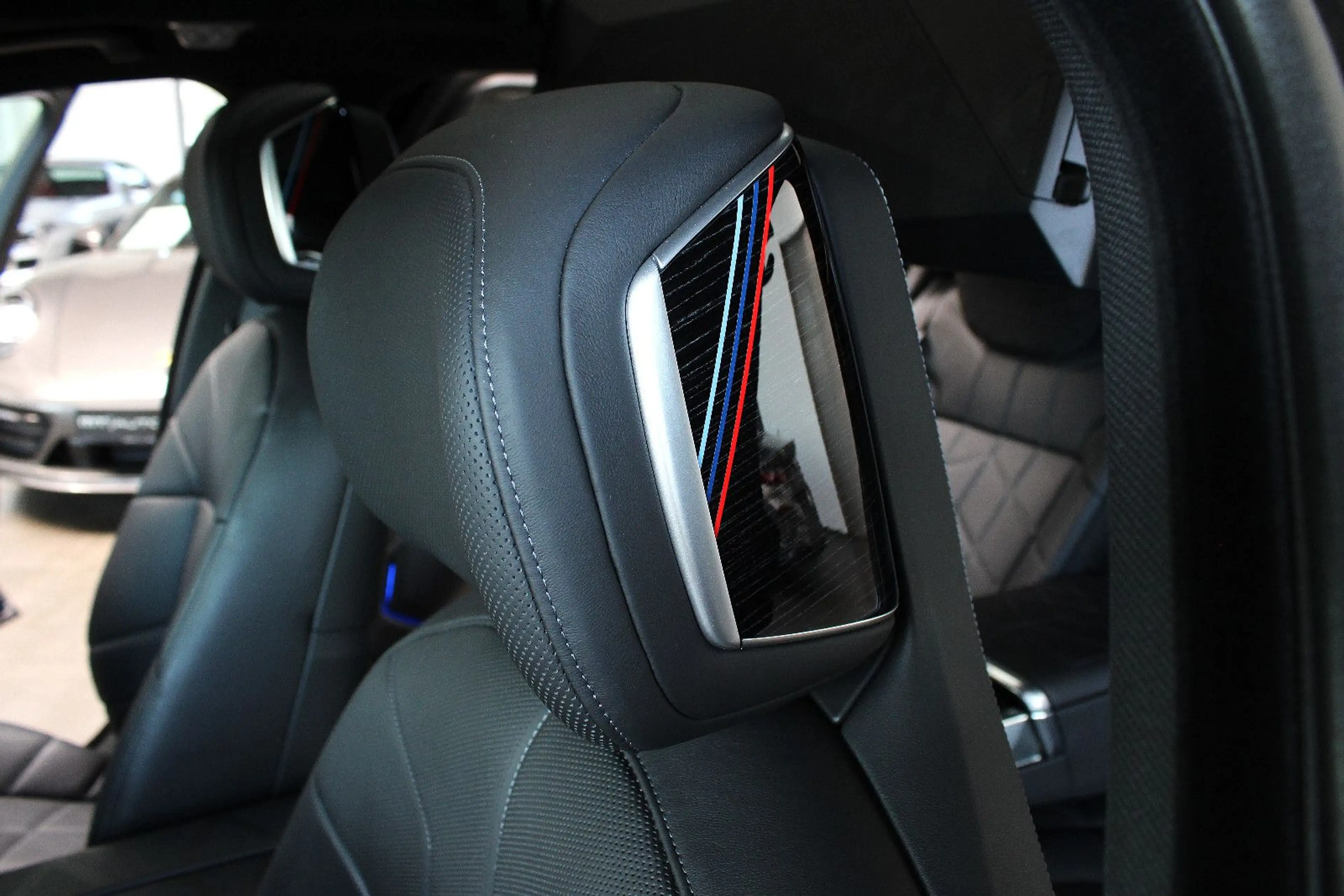 BMW 740 D XD *M SPORT PRO* THEATRE/B&W/SKY-LOUNGE/21" — photo 13