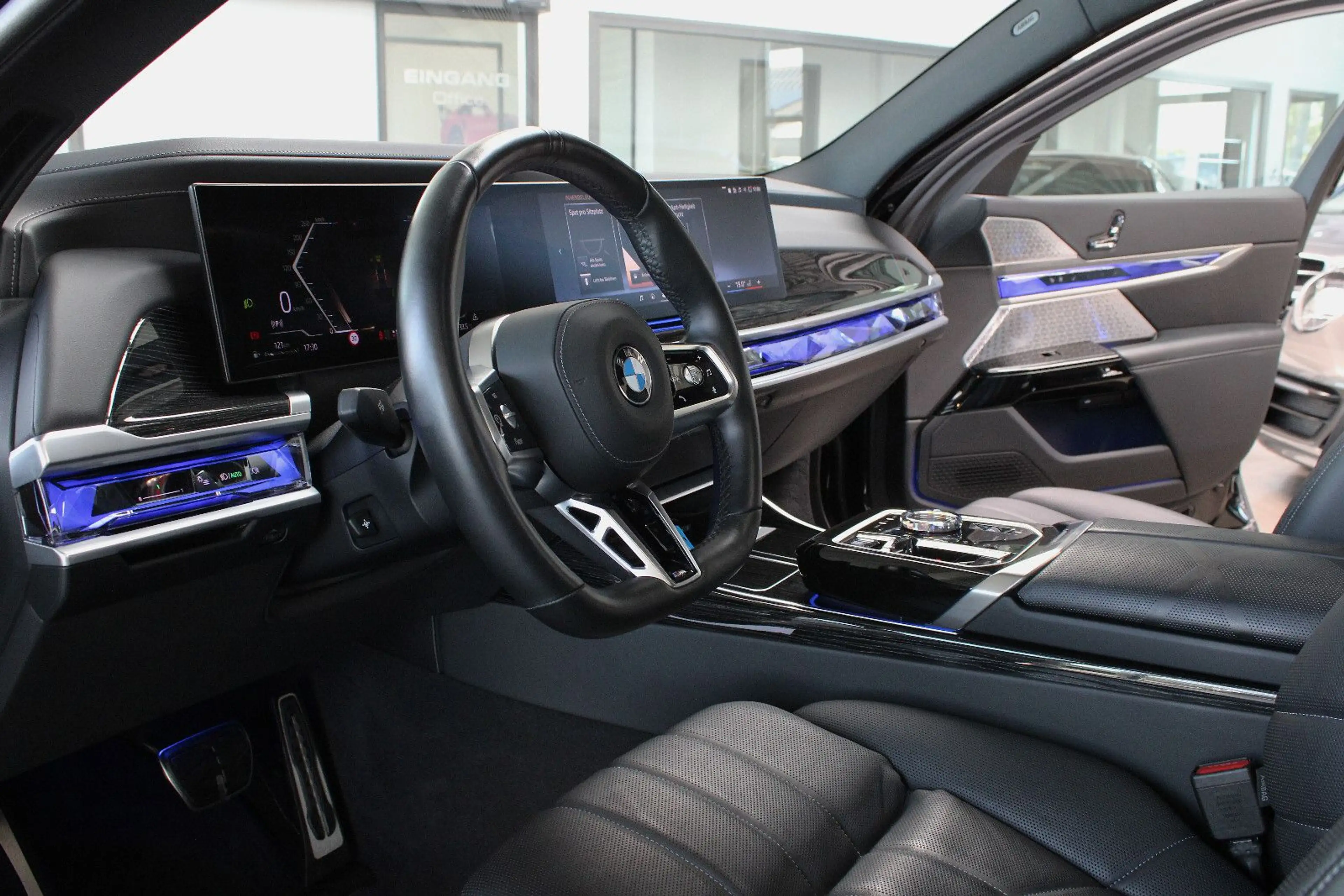 BMW 740 D XD *M SPORT PRO* THEATRE/B&W/SKY-LOUNGE/21" — photo 3