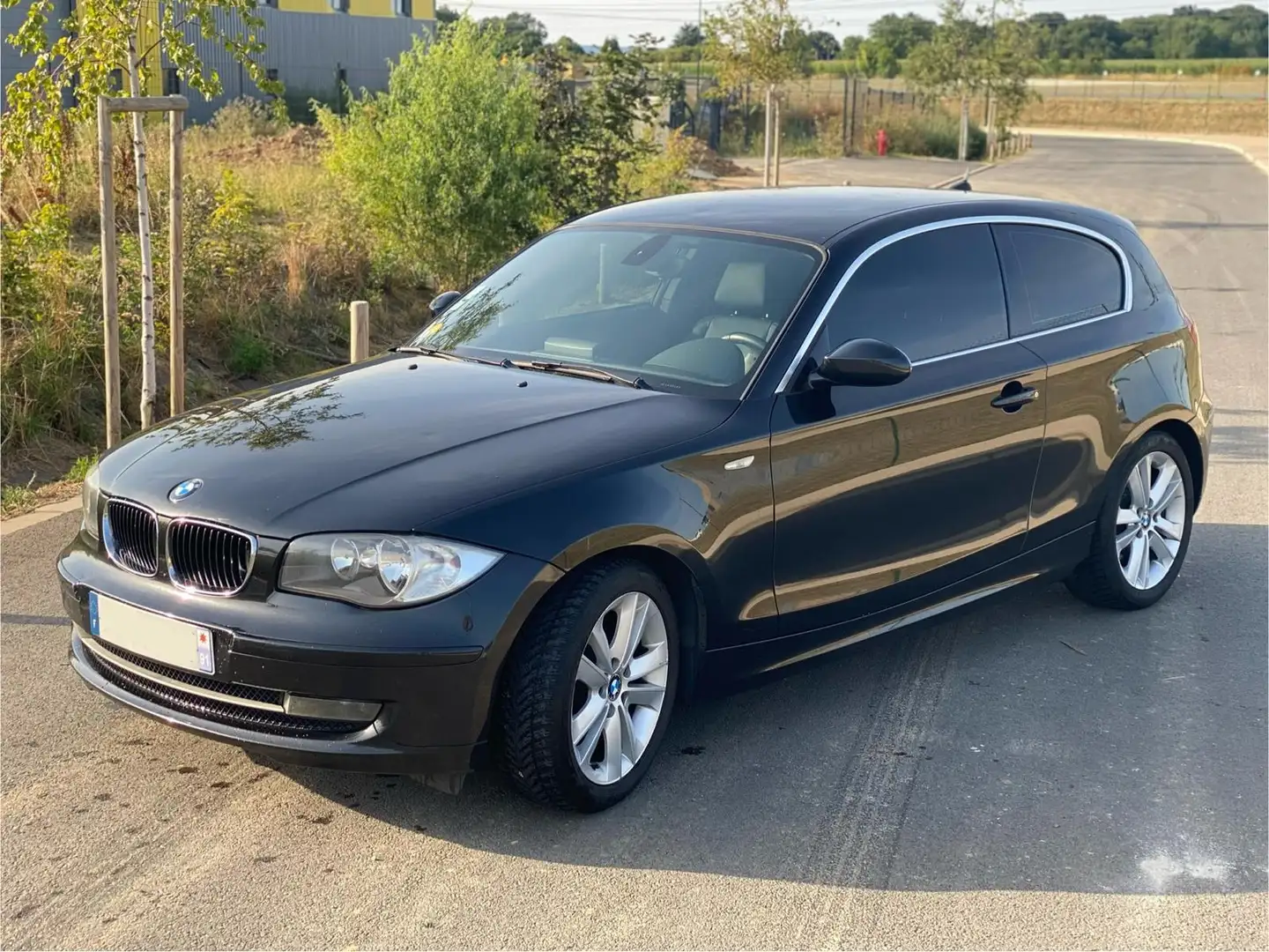 BMW 120 120d 177 ch Luxe A Noir - 1