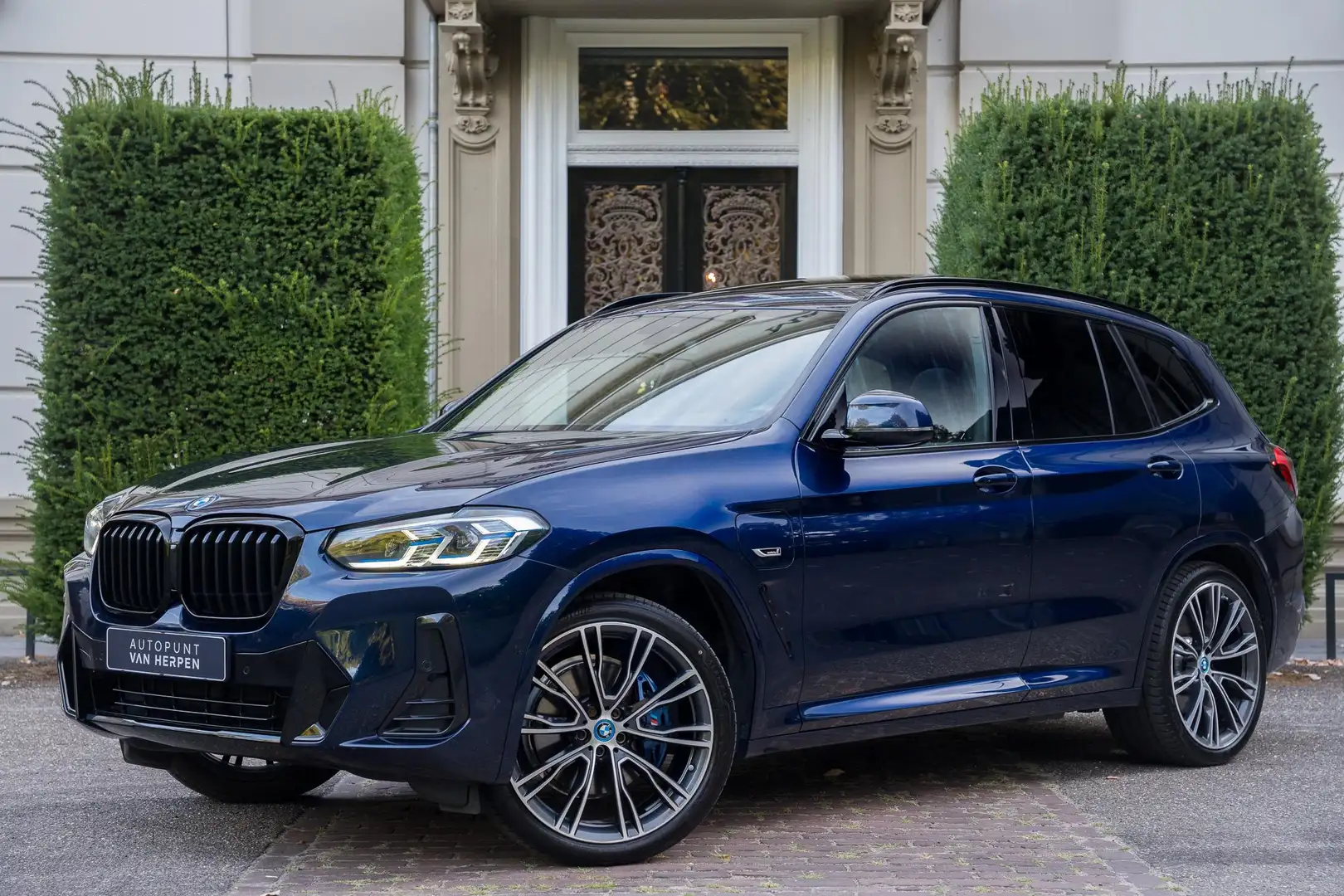 BMW X3 xDrive30e M-Sport TREKHAAK | PANO | MEMORY | LASER Bleu - 1