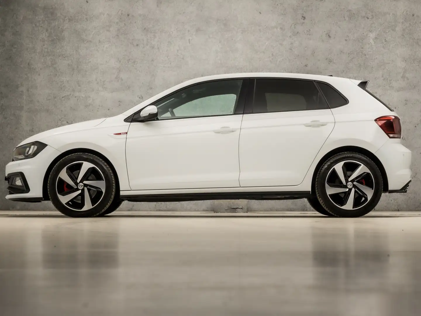Volkswagen Polo GTI 2.0 TSI 200Pk Automaat (VIRTUAL COCKPIT, APPLE CAR Wit - 2