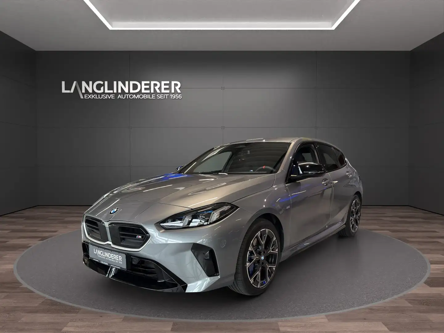 BMW 135 M135 xDrive 5-Türer NP 63.459,- AHK eSitze h/k Grau - 1