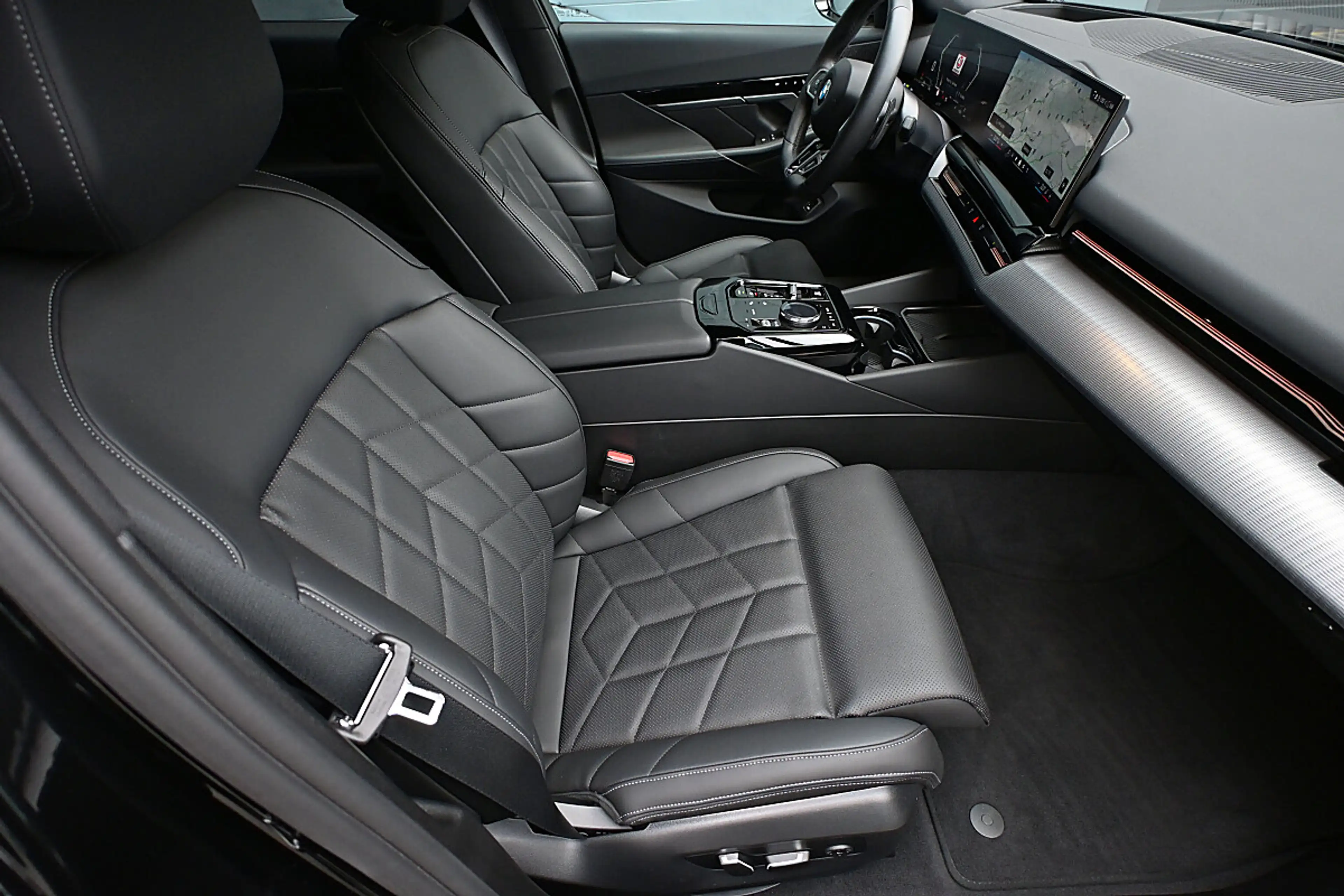 BMW 540 d Touring MHEV xDrive Aut. NP €104k ACC, Sitzkl... — photo 13