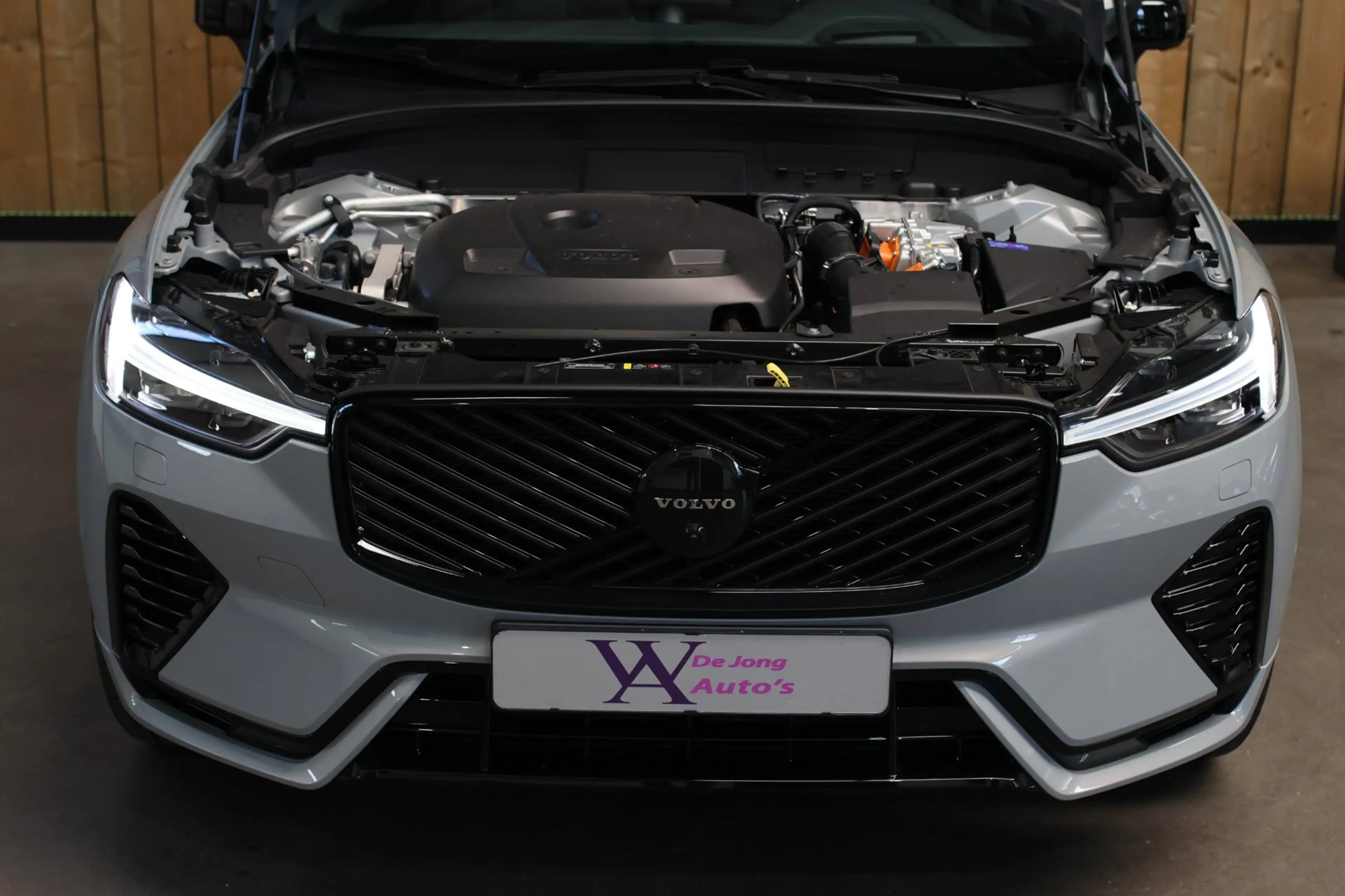 Volvo XC60 2.0 T8 Plug-in hybrid AWD Ultra Black Edition *B&W — photo 10