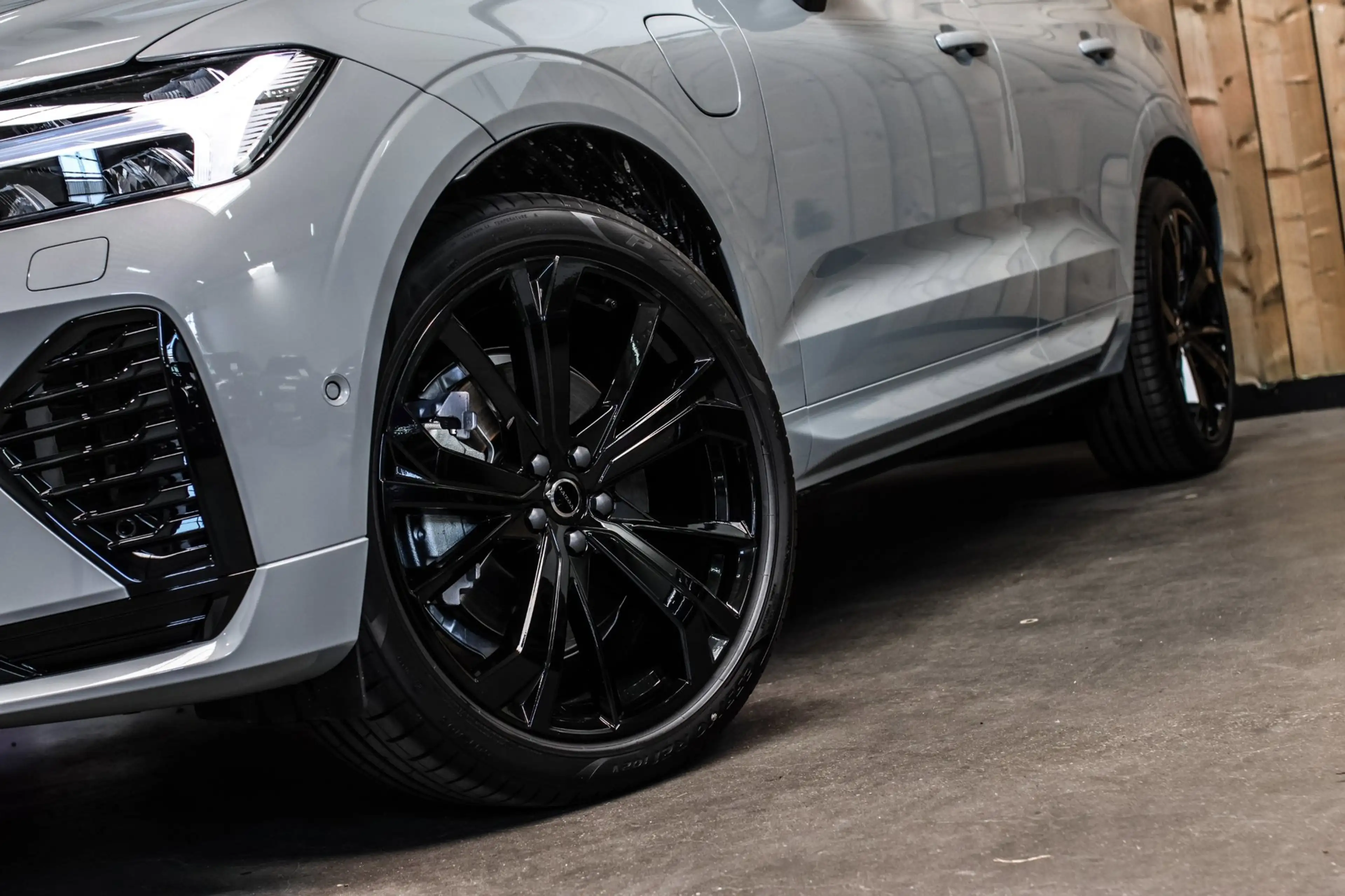 Volvo XC60 2.0 T8 Plug-in hybrid AWD Ultra Black Edition *B&W — photo 27