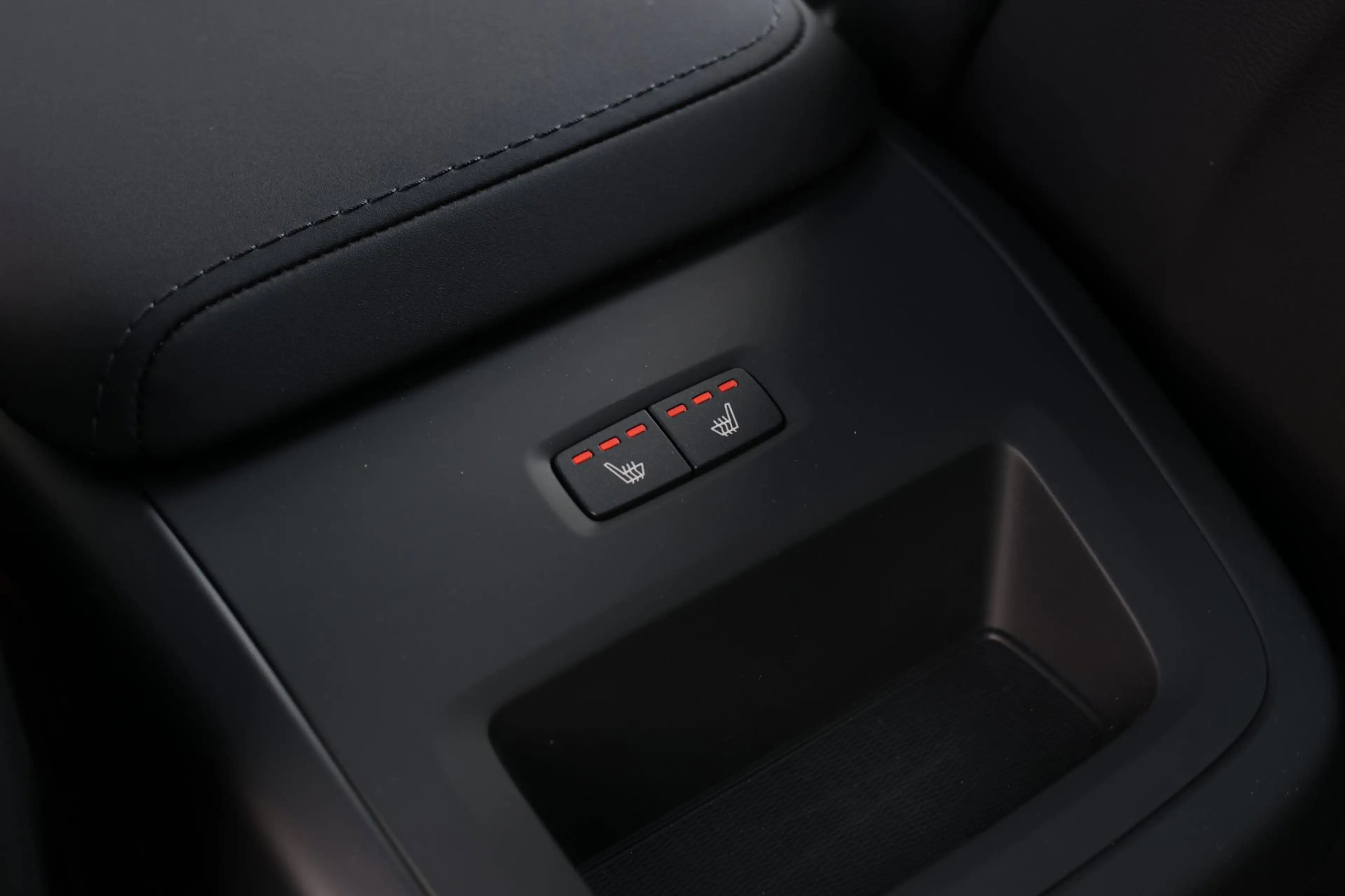 Volvo XC60 2.0 T8 Plug-in hybrid AWD Ultra Black Edition *B&W — photo 46