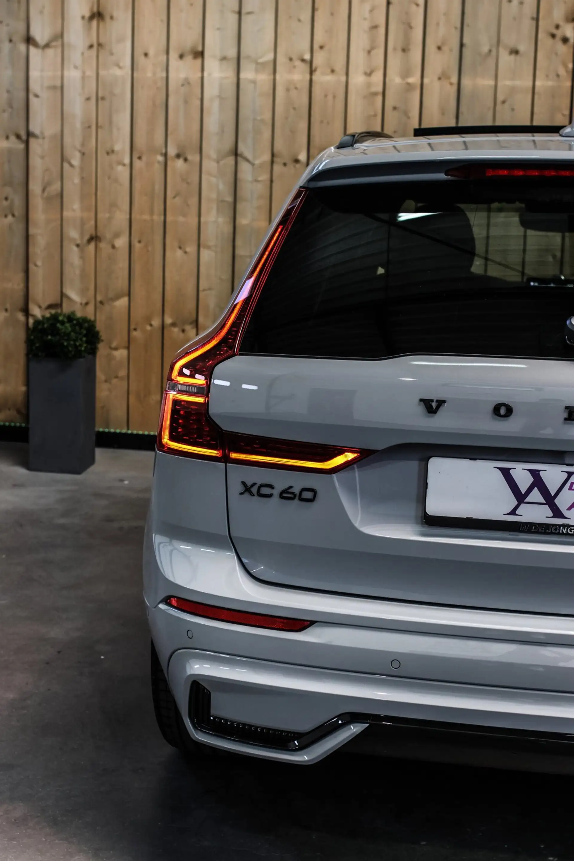 Volvo XC60 2.0 T8 Plug-in hybrid AWD Ultra Black Edition *B&W — photo 18